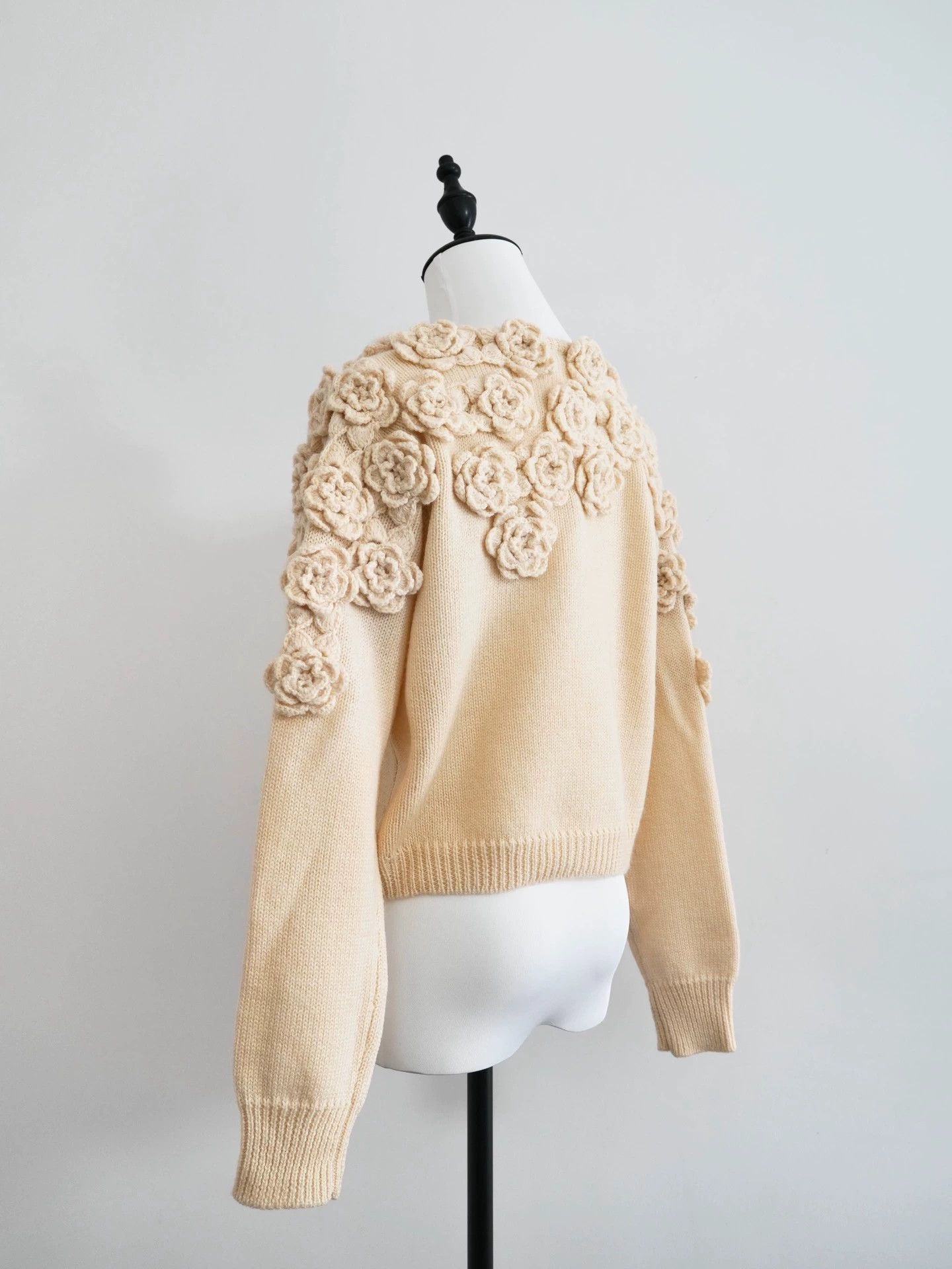 Issey Miyake Issey Miyake 80s 3D Rose Cream Wool Knit Sweater Size S / US 4 / IT 40 - 4 Thumbnail
