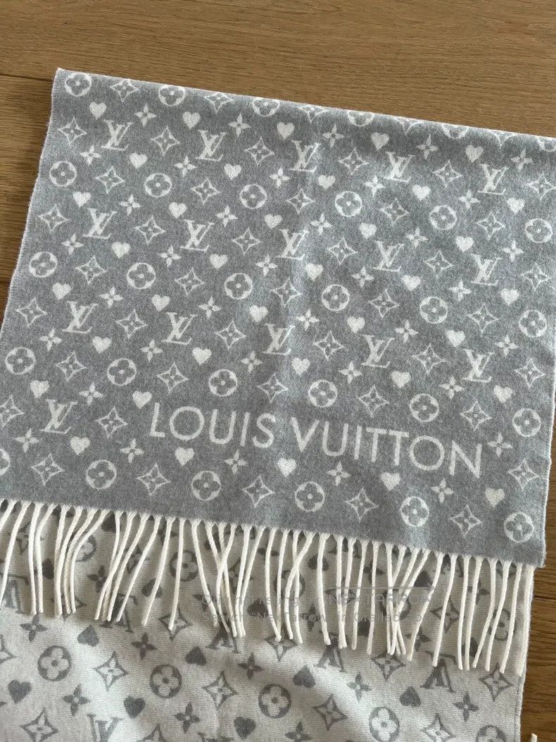 Louis Vuitton Louis Vuitton Grey two-tone cashmere fringe scarf Size ONE SIZE - 6 Thumbnail