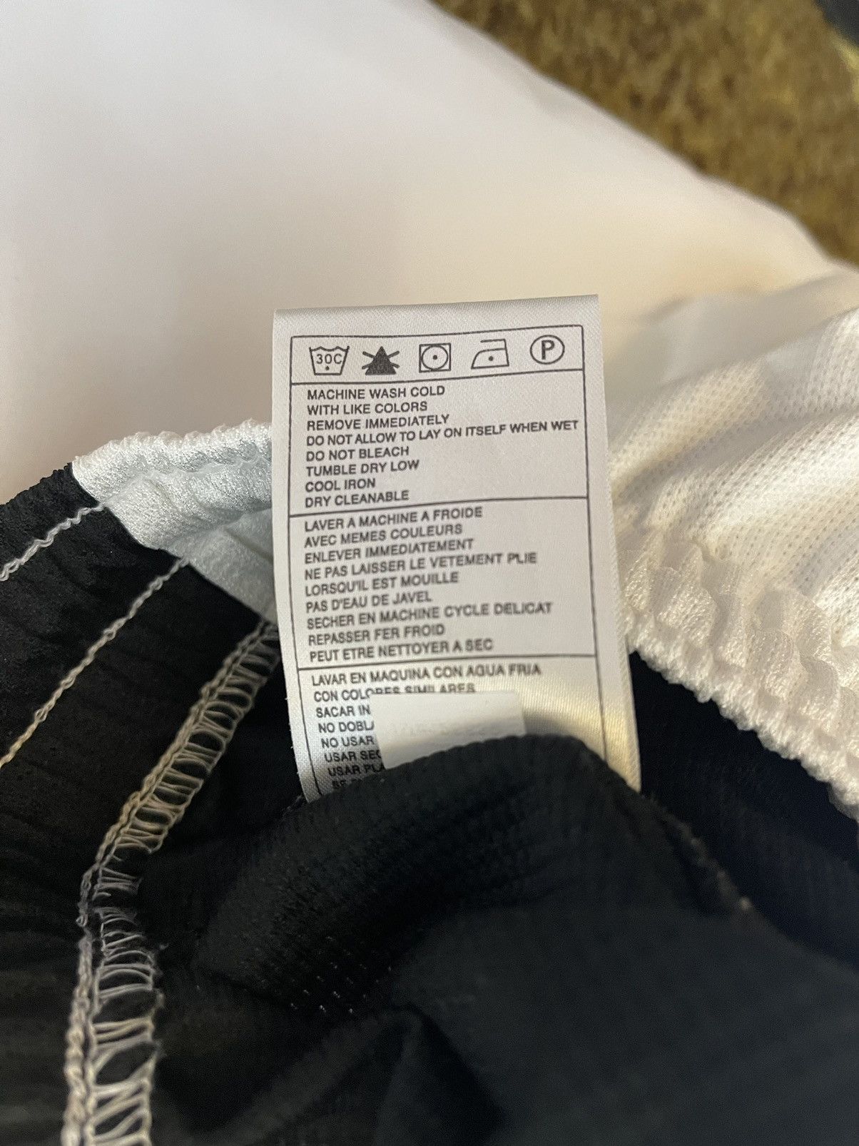 Jordan Brand Huf Nike sb vans shorts yeezy supreme jordan kith off white Size US 40 / EU 56 - 7 Thumbnail