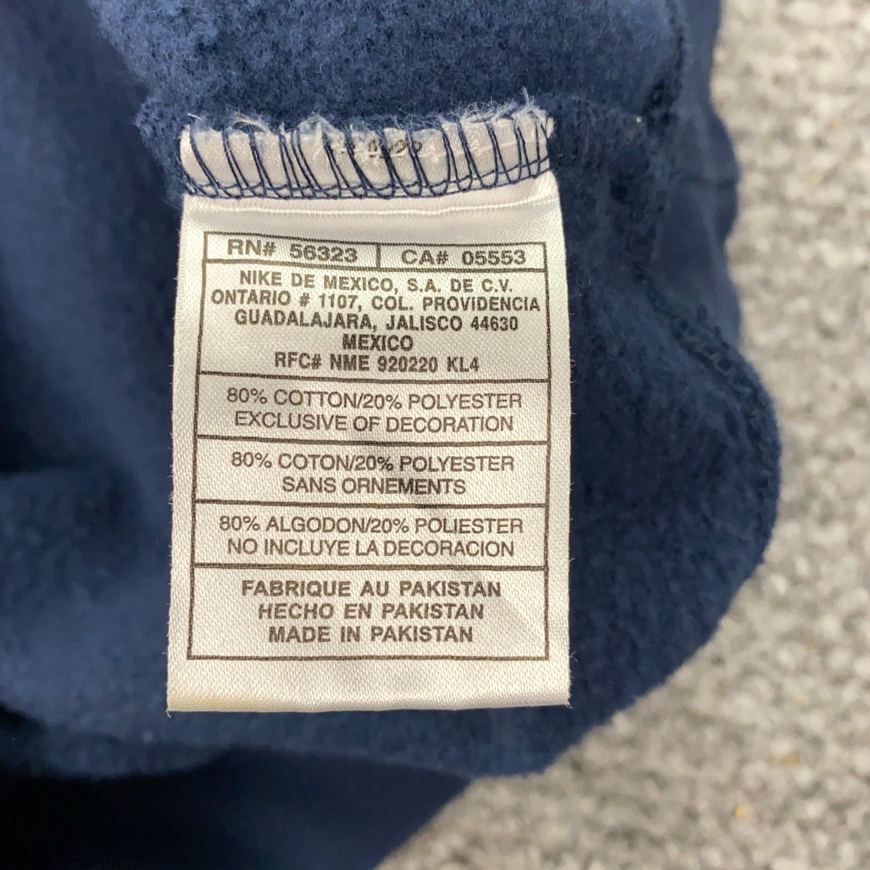 Nike VINTAGE Nike Sweatshirt Mens 2XL Blue Embroidered Center Swoosh Y2K Crew Neck Pullover Hooded Pockets Shirt Sweatshirt Size US XXL / EU 58 / 5 - 6 Thumbnail