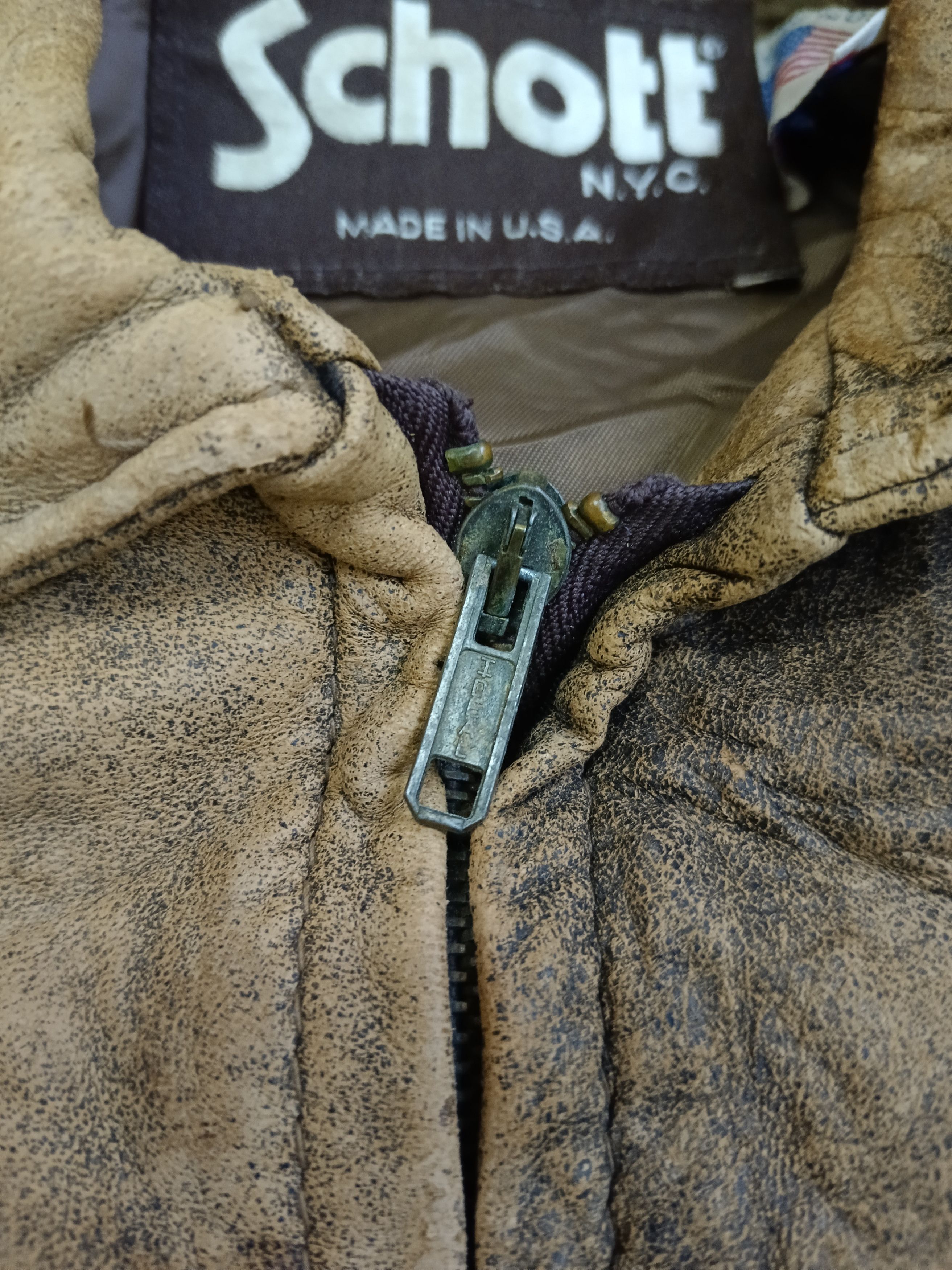 Schott THRASHED🔥SCHOTT SOFT LEATHER JACKET(SIZE TAG 40) Size US M / EU 48-50 / 2 - 9 Thumbnail
