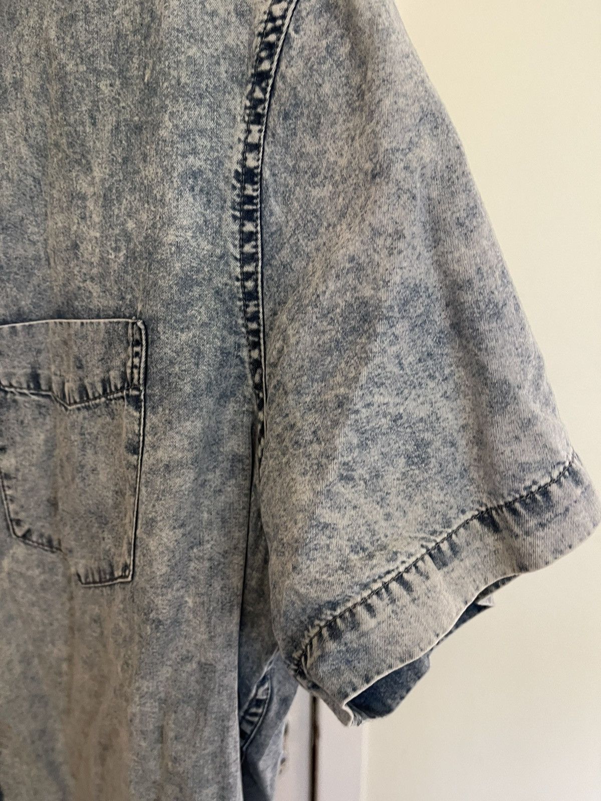 The Rail Denim, short sleeved, button up. Size US L / EU 52-54 / 3 - 6 Thumbnail
