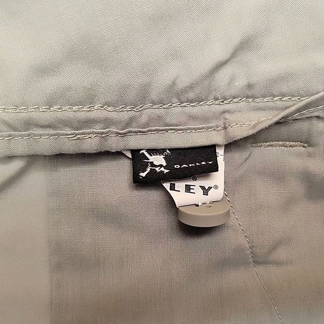 Oakley Oakley Shorts Mens 40 Beige Flat Front Performance Golf Hybrid Stretch Outdoors Size US 40 / EU 56 - 7 Thumbnail