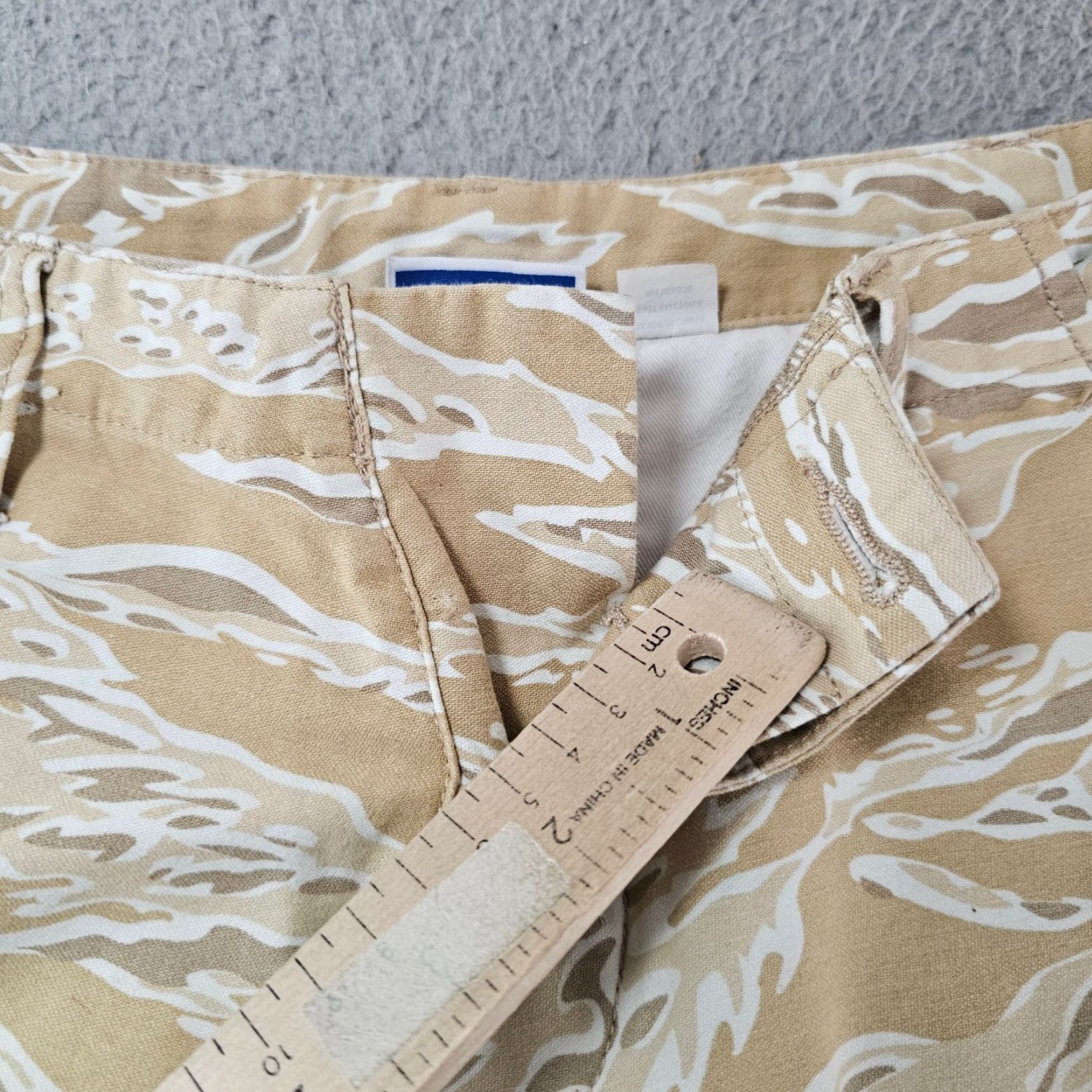 Undefeated UNDFTD Undefeated Mens Size 28 Cargo Shorts Camouflage Light Khaki Brown Cotton Vintage Embroidered Logo Cargo Pocket Casual Size US 28 / EU 44 - 2 Thumbnail
