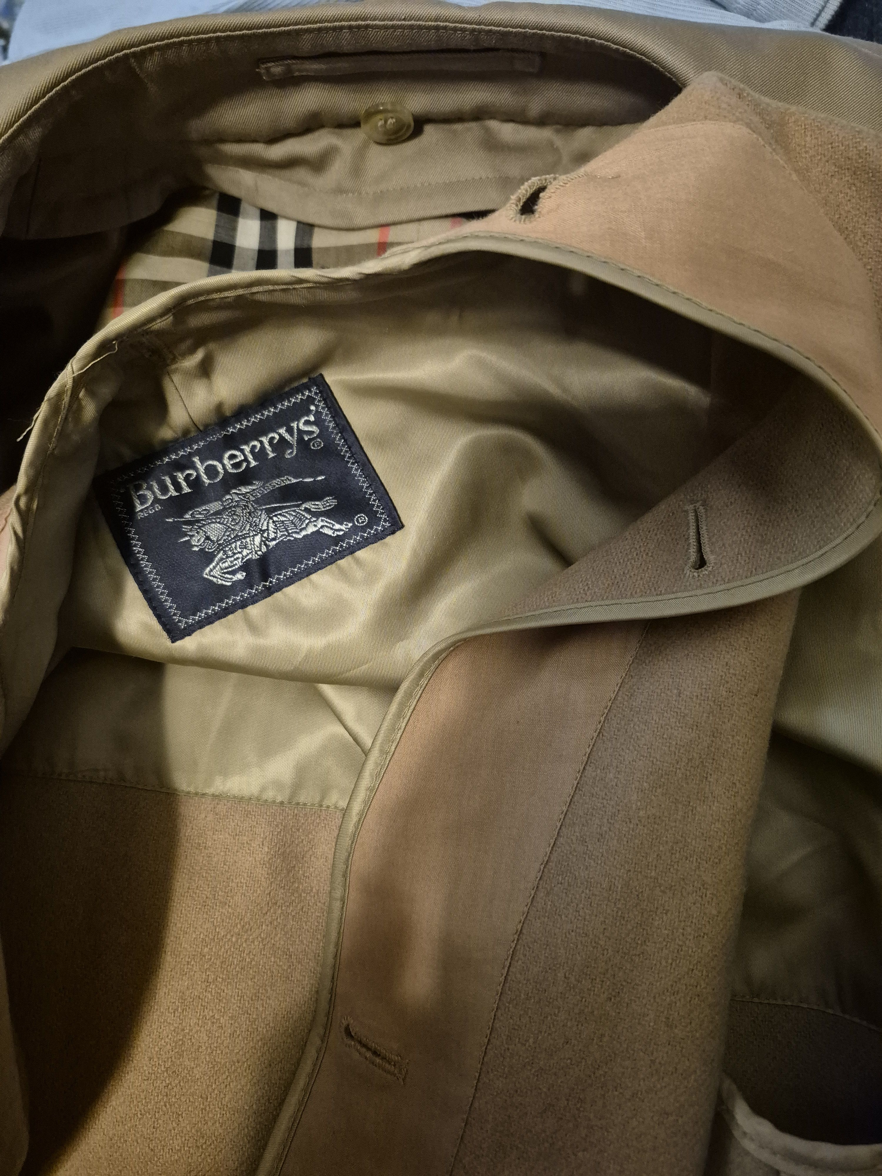 Burberry Burberry Tan Double Breast Trenchcoat Size 44 L Size US XL / EU 56 / 4 - 13 Thumbnail