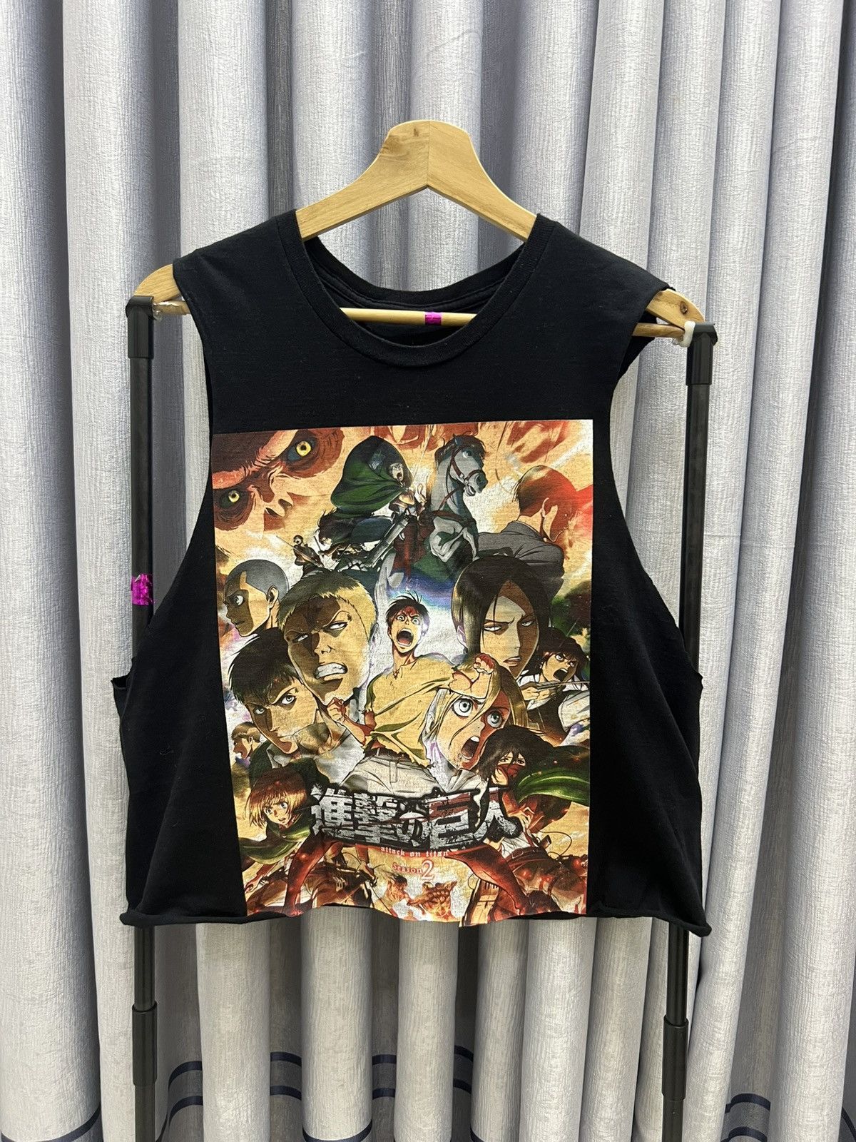 Anime ATTACK OF TITAN SEASON 2 DISTRESSED SLEVELESS CROPPED TEE Size US M / EU 48-50 / 2 - 1 Thumbnail