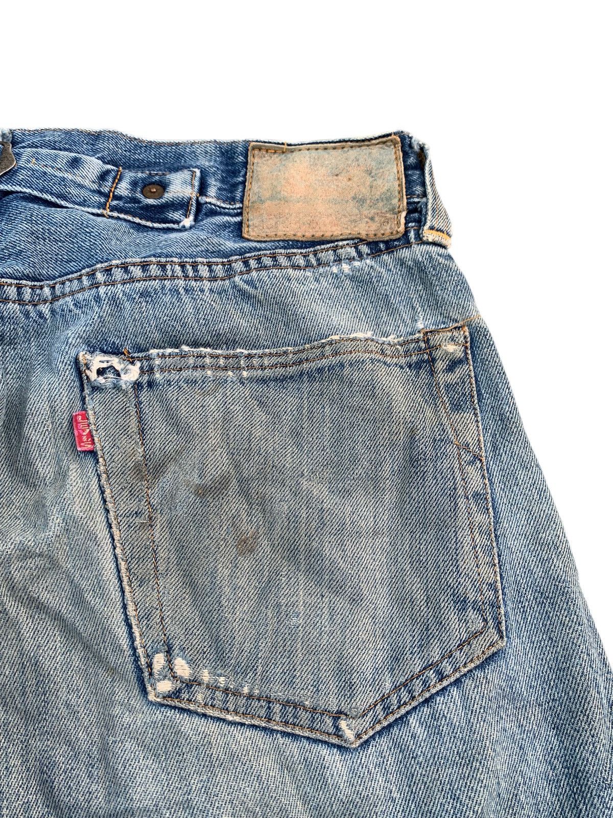 Levi's VINTAGE LEVI’S BIG E SELVEDGE BUCKLE BACK DISTRESSED DENIM Size US 32 / EU 48 - 7 Thumbnail