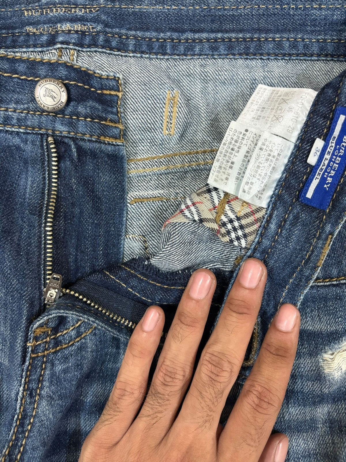 Burberry Vintage Burberry Blue Label Buckle Back Distressed Jeans Size 31" - 9 Thumbnail