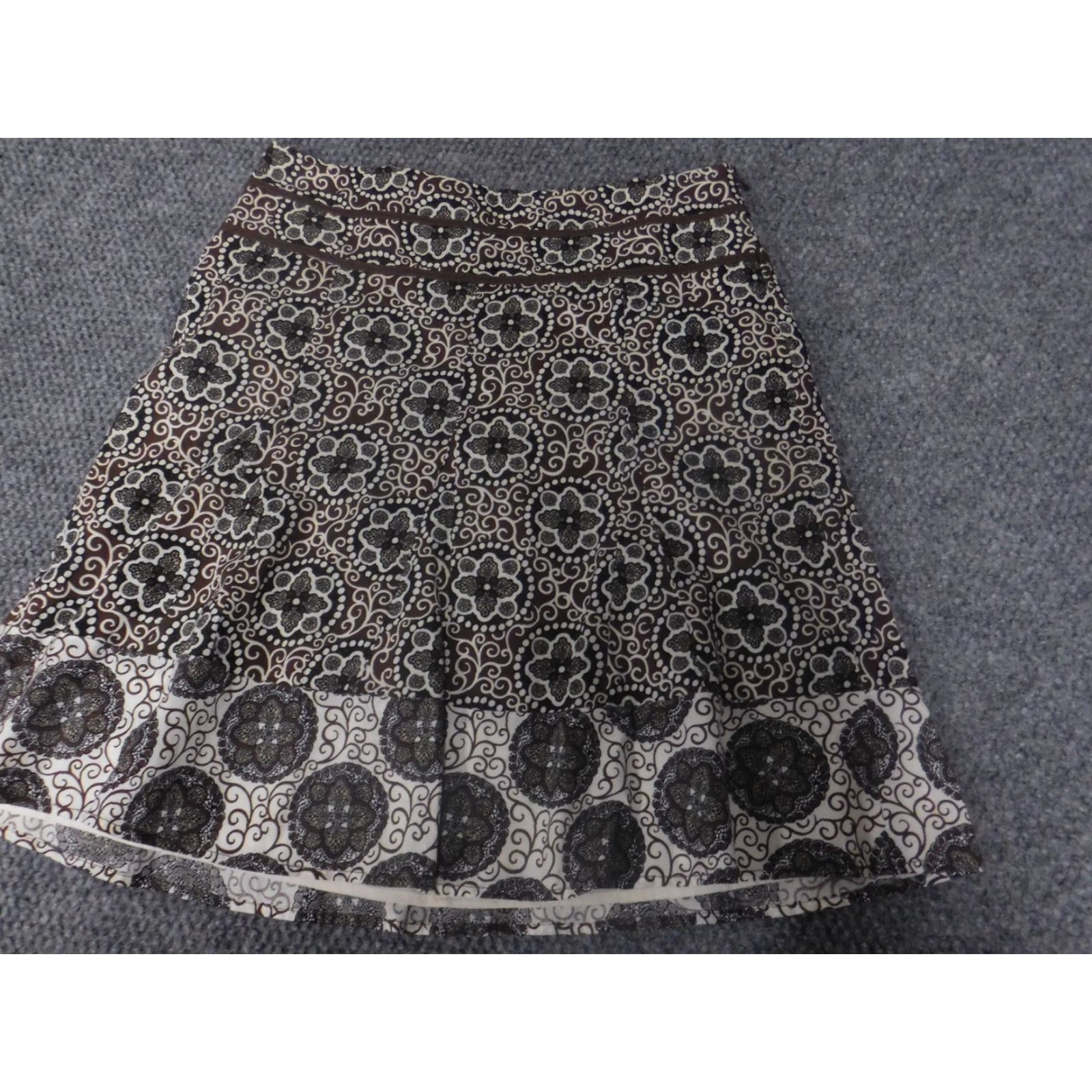 Ann Taylor Ann Taylor Skirt Womens Knee Length A-Line Brown Floral Lined Zipper Ruffles Knit Polyester 2 Casual Fall Womens Size 26" / US 2 / IT 38 - 2 Thumbnail