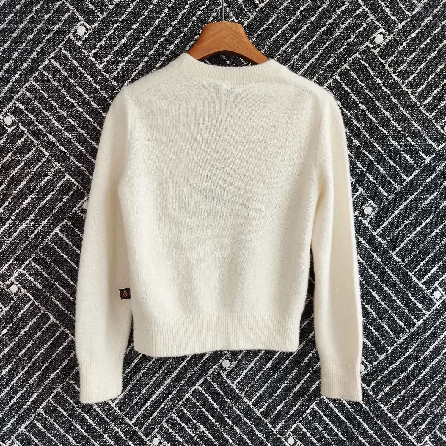 Louis Vuitton LV ss24 white cashmere knit sweater L Size L / US 10 / IT 46 - 2 Thumbnail