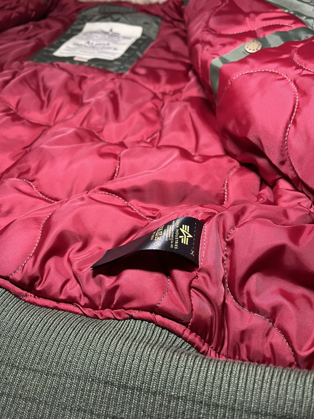 Alpha Industries Alpha Industries Rare Bomber Limited Edition Size US L / EU 52-54 / 3 - 6 Thumbnail
