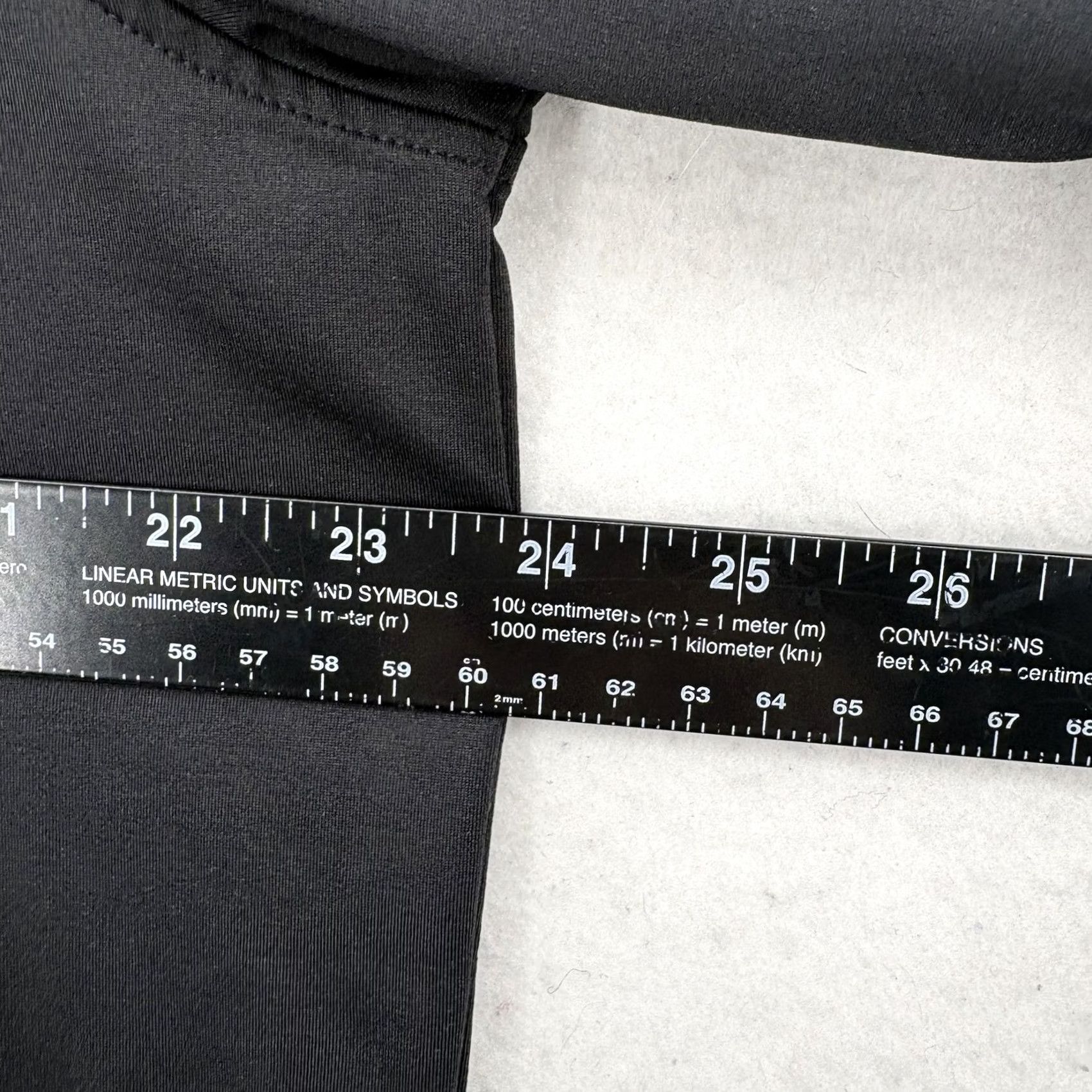Vintage Buc-ee's Jacket Mens Large Black Lightweight Softshell 1/4 Zip Pockets Windbreaker Regular Fit Style: Windbreaker - 1/4 Zip - Pockets - Logo Size US L / EU 52-54 / 3 - 6 Thumbnail