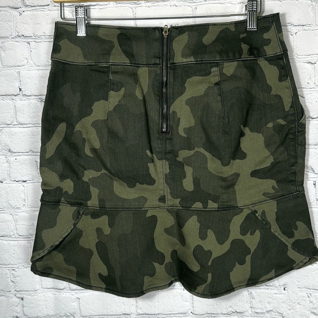 White House Black Market White House Black Market Camo Skirt Sculpt Fit 6 NEW Midi A-Line Women Green Waist 16” Hip 19” Length 18” Size 28" / US 6 / IT 42 - 3 Thumbnail
