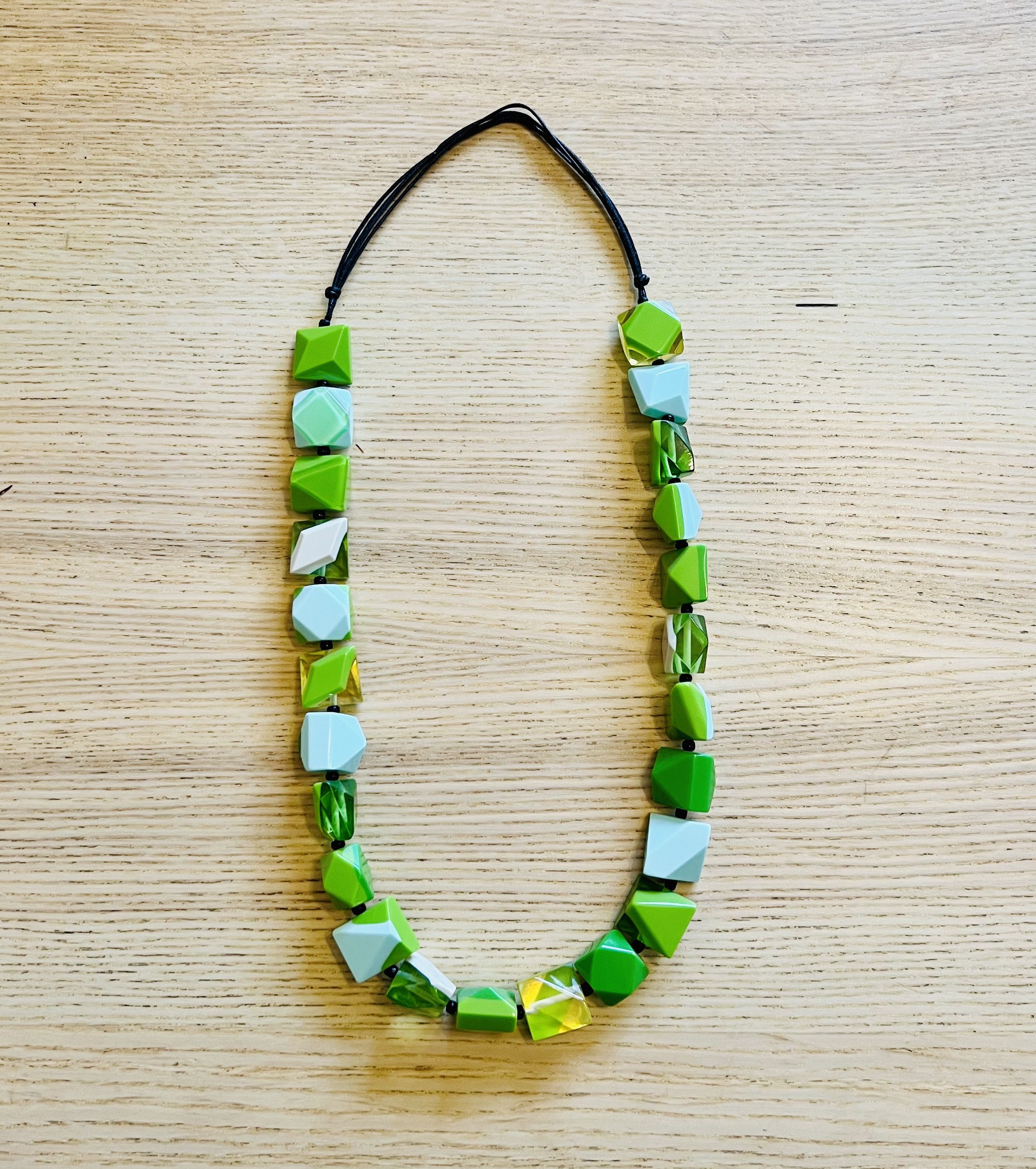 Other Geometric Resin Bead Necklace – Green/Yellow Mix Size ONE SIZE - 1 Preview