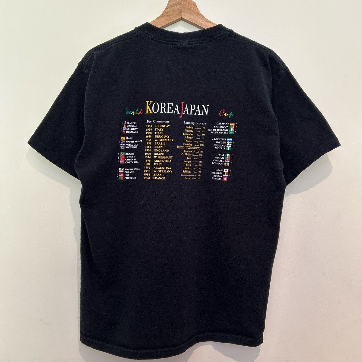Other Vintage 2002 World Cup Korea Japan Black Tee Size US L / EU 52-54 / 3 - 1 Thumbnail