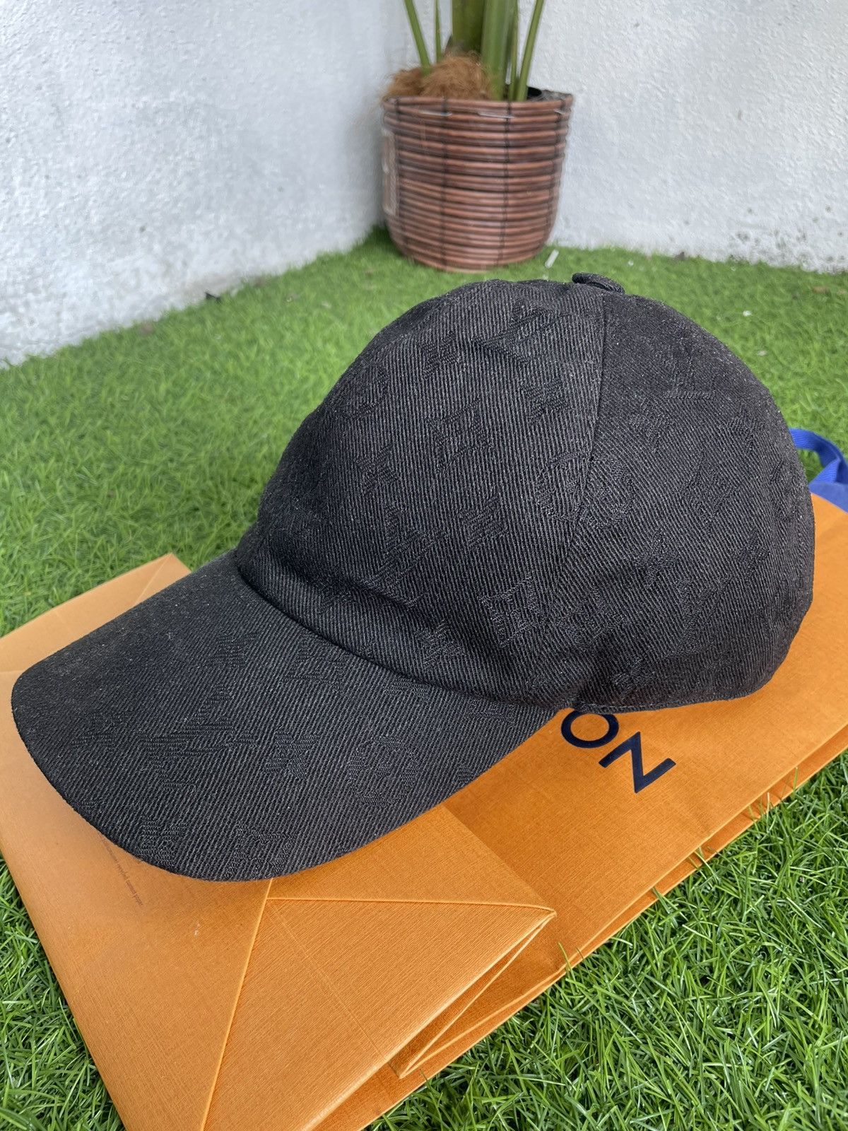 Louis Vuitton Authentic LOUIS VUITTON monogram Hat Size ONE SIZE - 1 Thumbnail