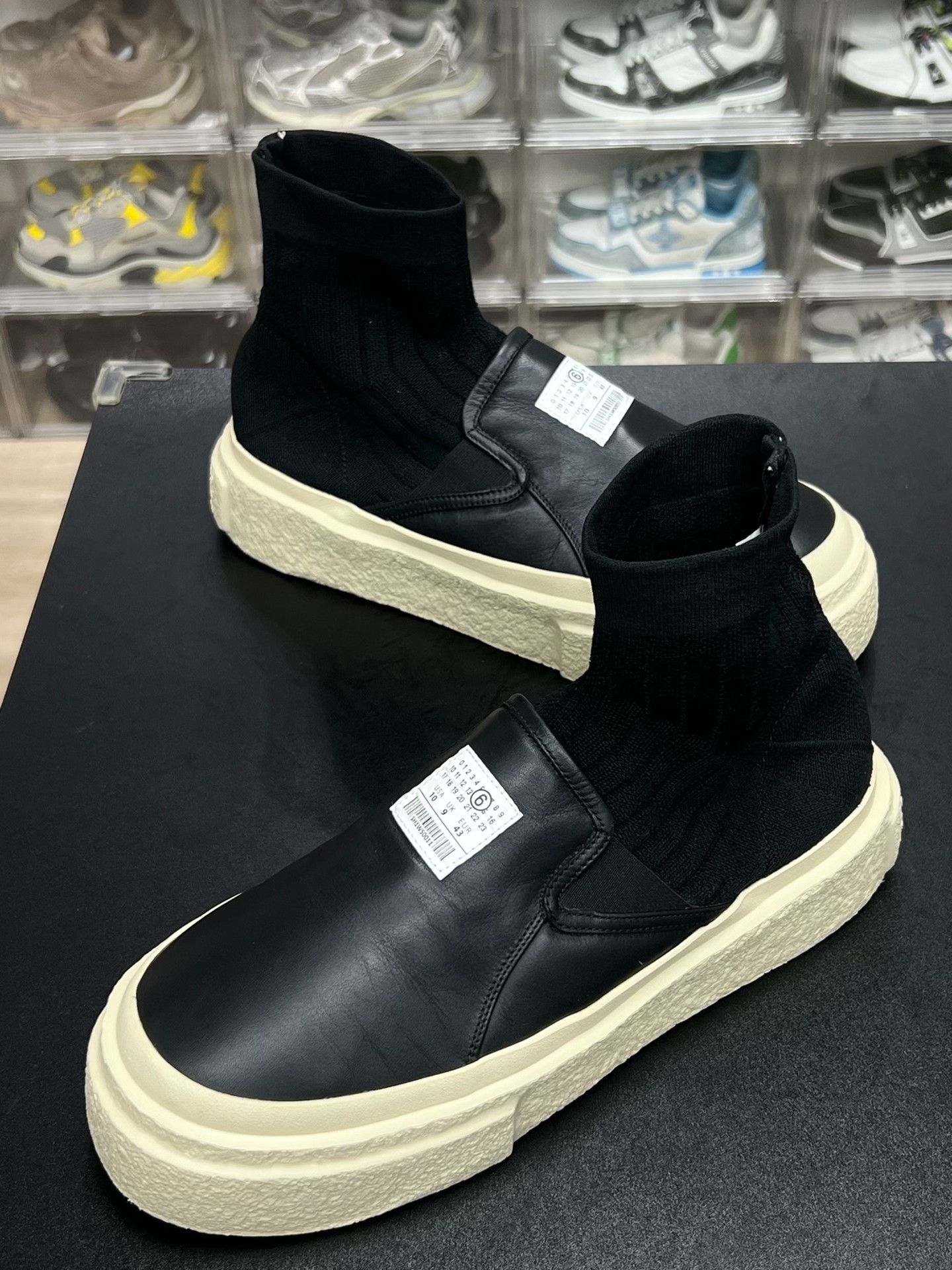 Maison Margiela Maison Margiela Leather Black Lowtop Sneakers 10 Men Size US 10 / EU 43 - 1 Thumbnail