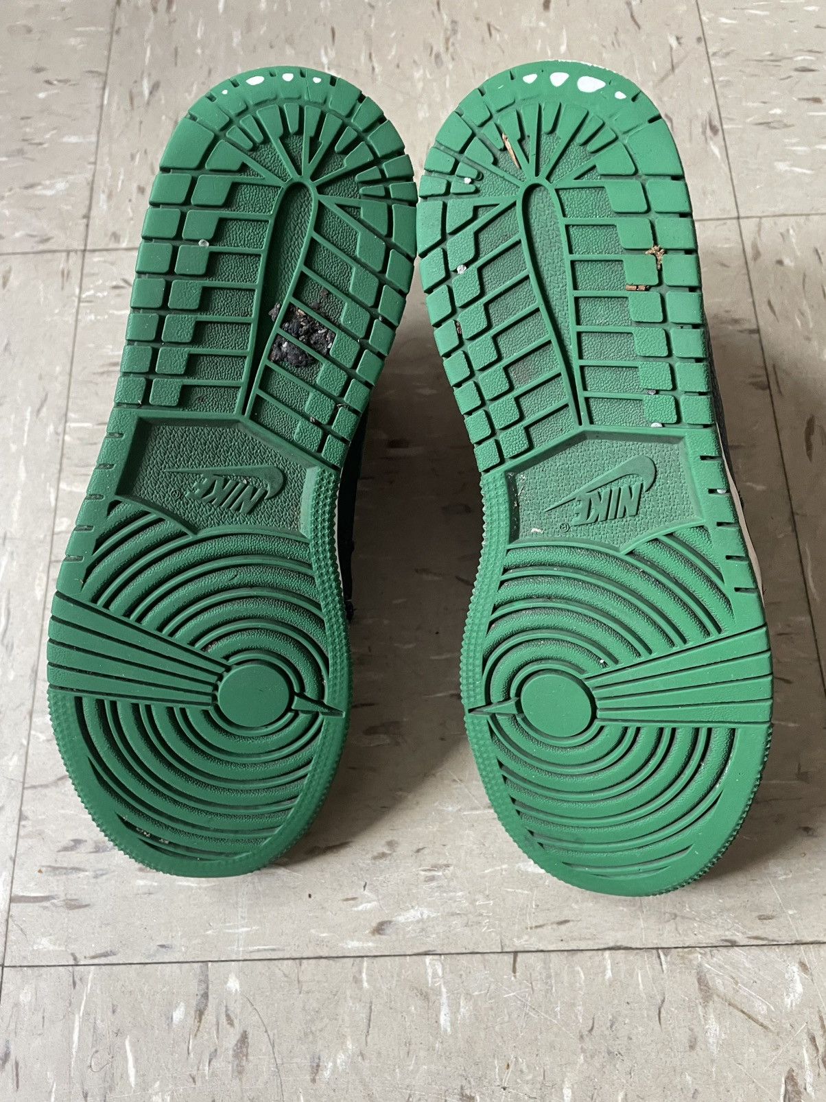 Jordan Brand Jordan 1 Retro High OG GS Pine Green 2.0 Basketball Shoes Size US 5 / EU 37 - 3 Thumbnail