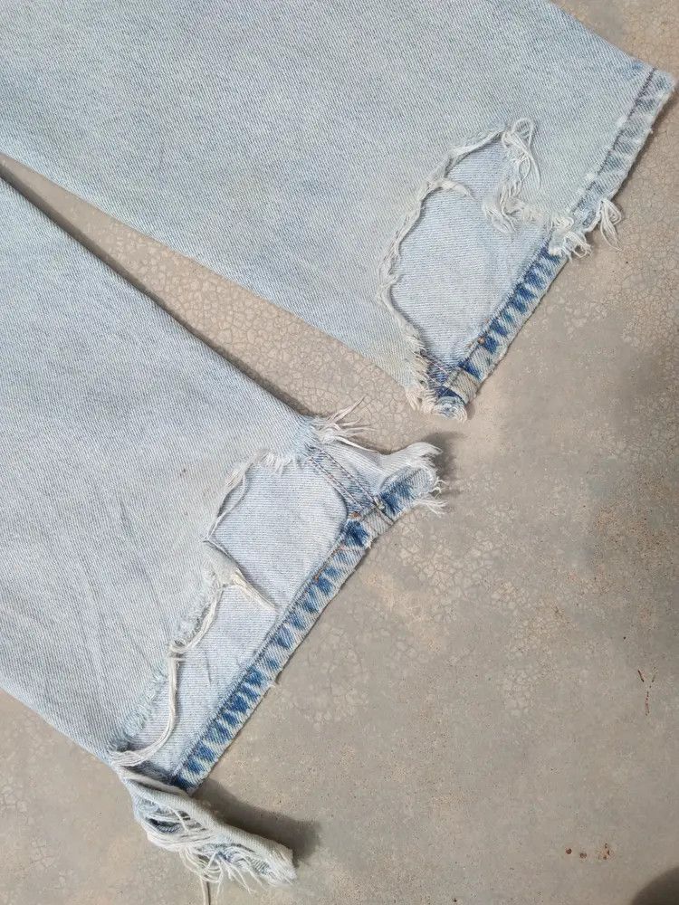 Levi's Vintage Levi's Jeans 550 Distressed Denim 31x28 Size US 31 - 6 Thumbnail