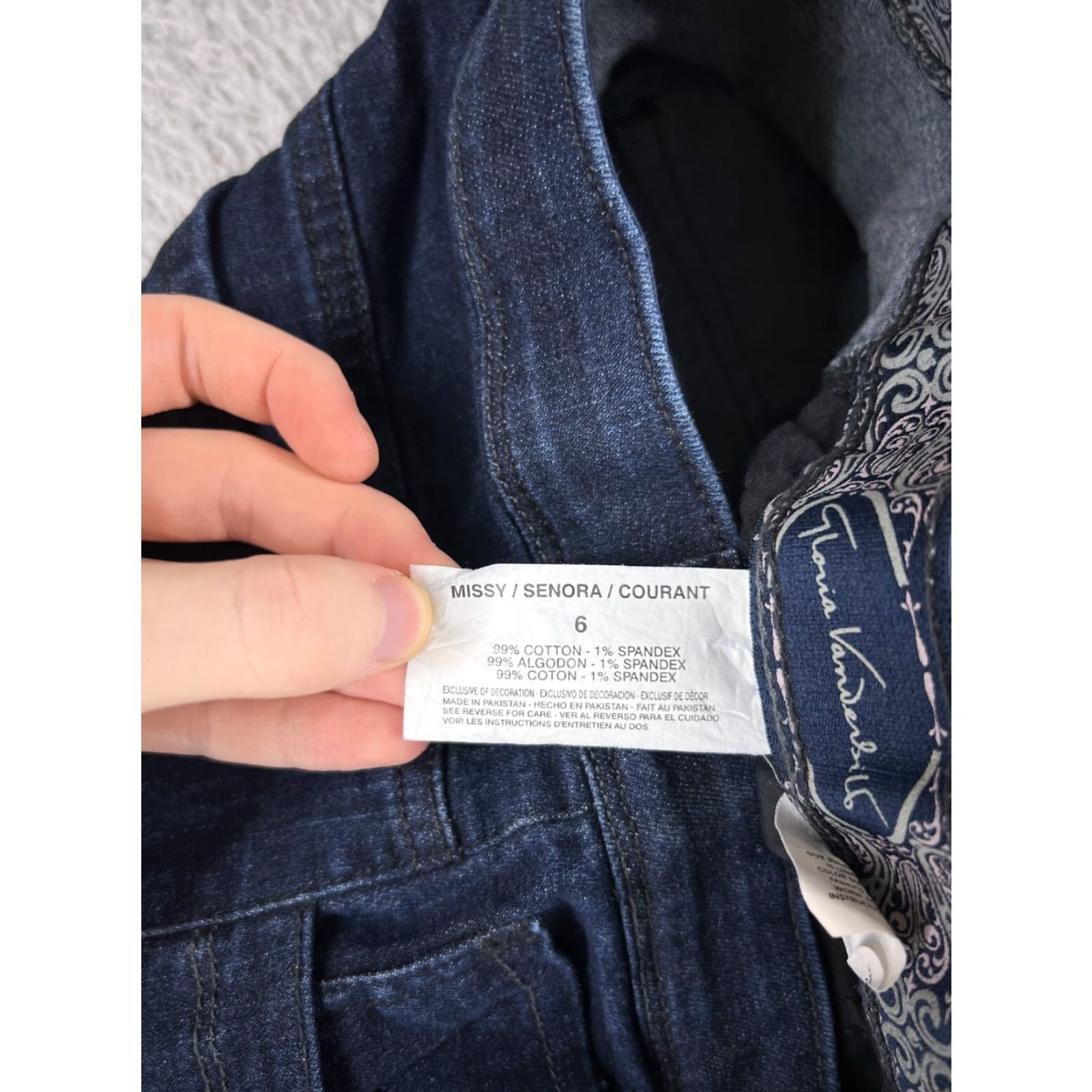 Gloria Vanderbilt Gloria Vanderbilt Jeans Women 6 Blue Denim Straight Dark Wash Zip Fly 5-Pocket Design Regular Rise Modern Classic Amanda Size 28" / US 6 / IT 42 - 5 Thumbnail