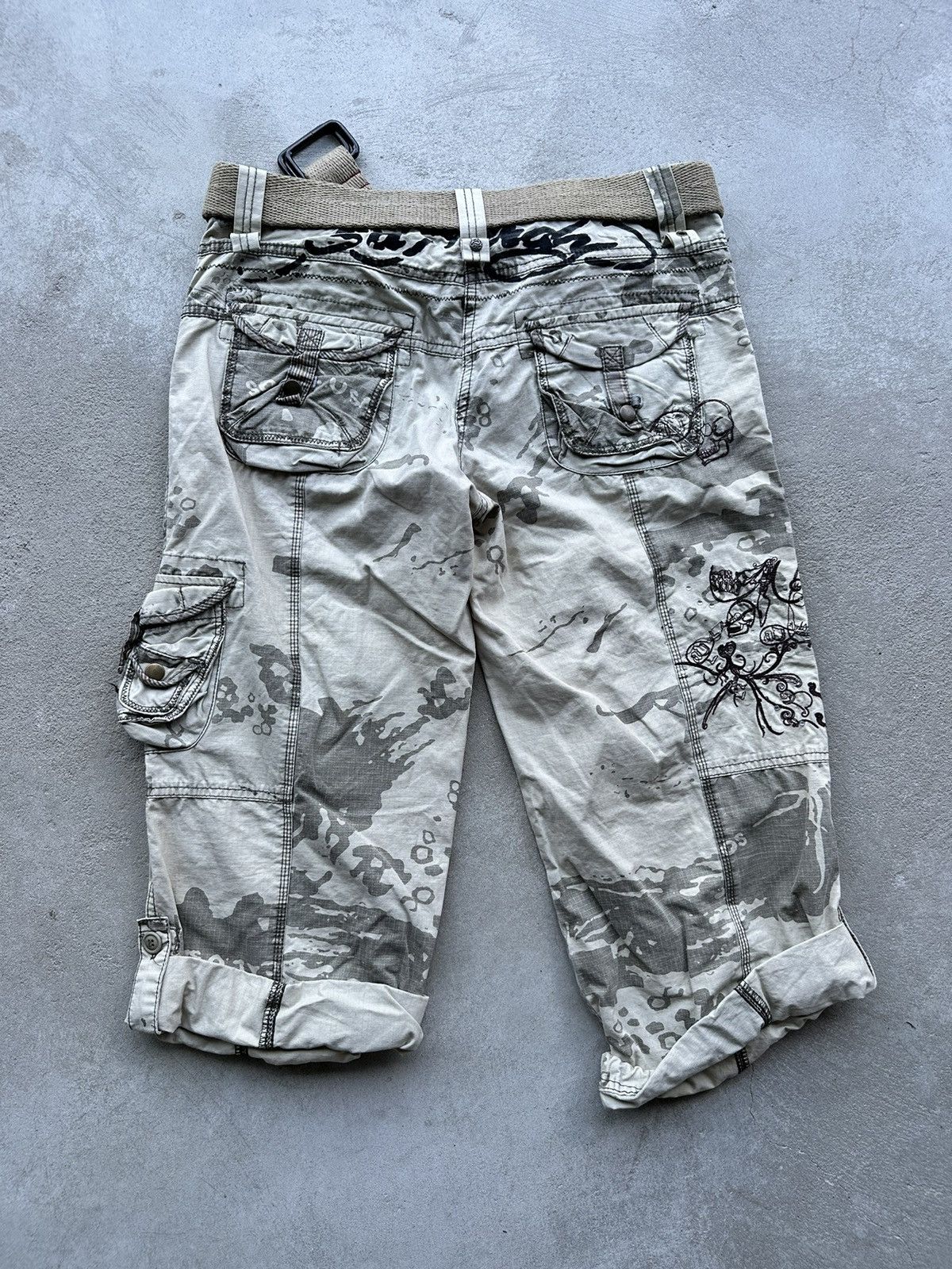 Christian Audigier × Ed Hardy × Vintage Vintage Ed Hardy 3/4 Shorts Size 32" / US 10 / IT 46 - 1 Thumbnail