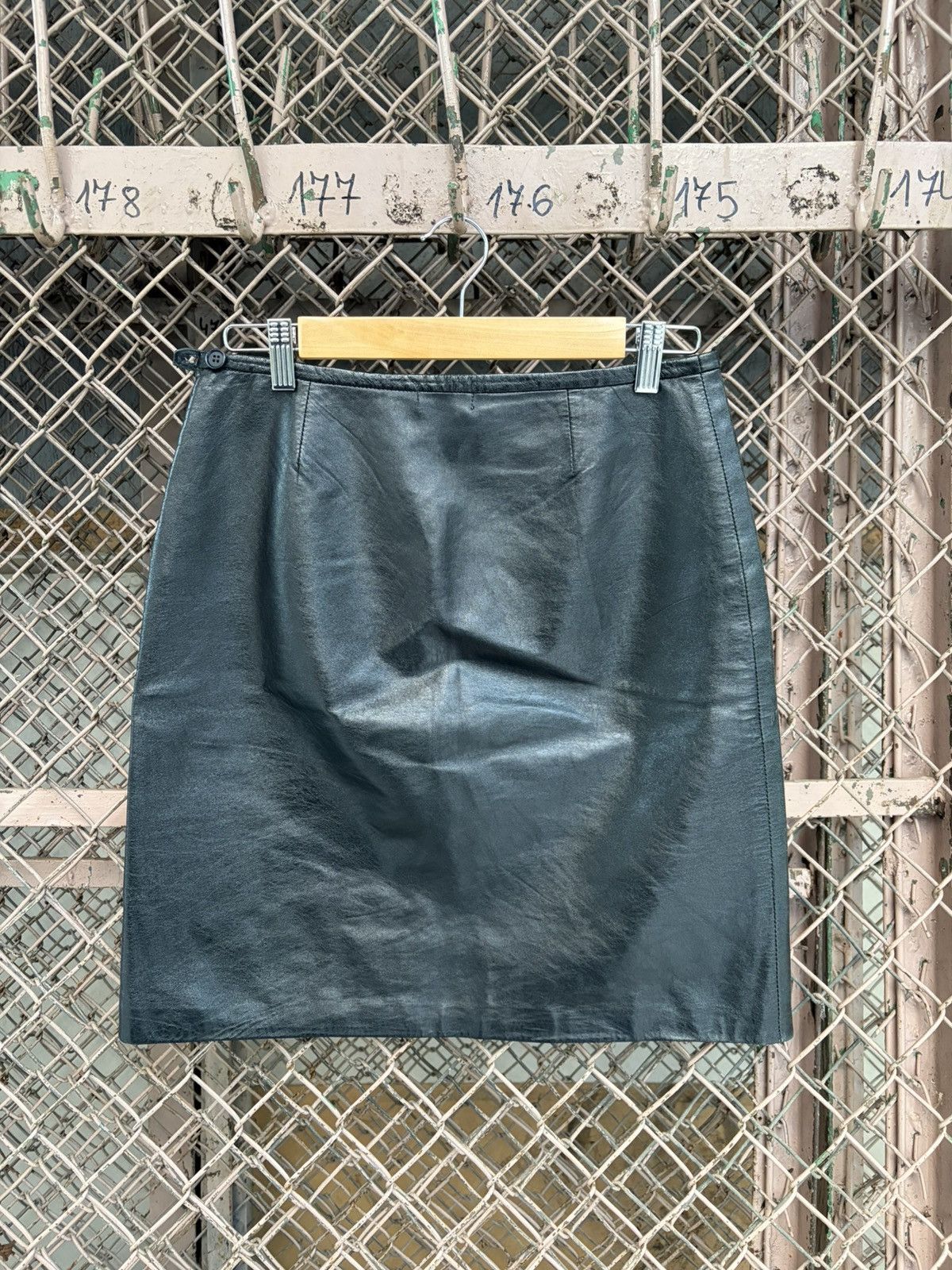 Helmut Lang Helmut Lang leather skirt 1999 Size 30" / US 8 / IT 44 - 2 Thumbnail