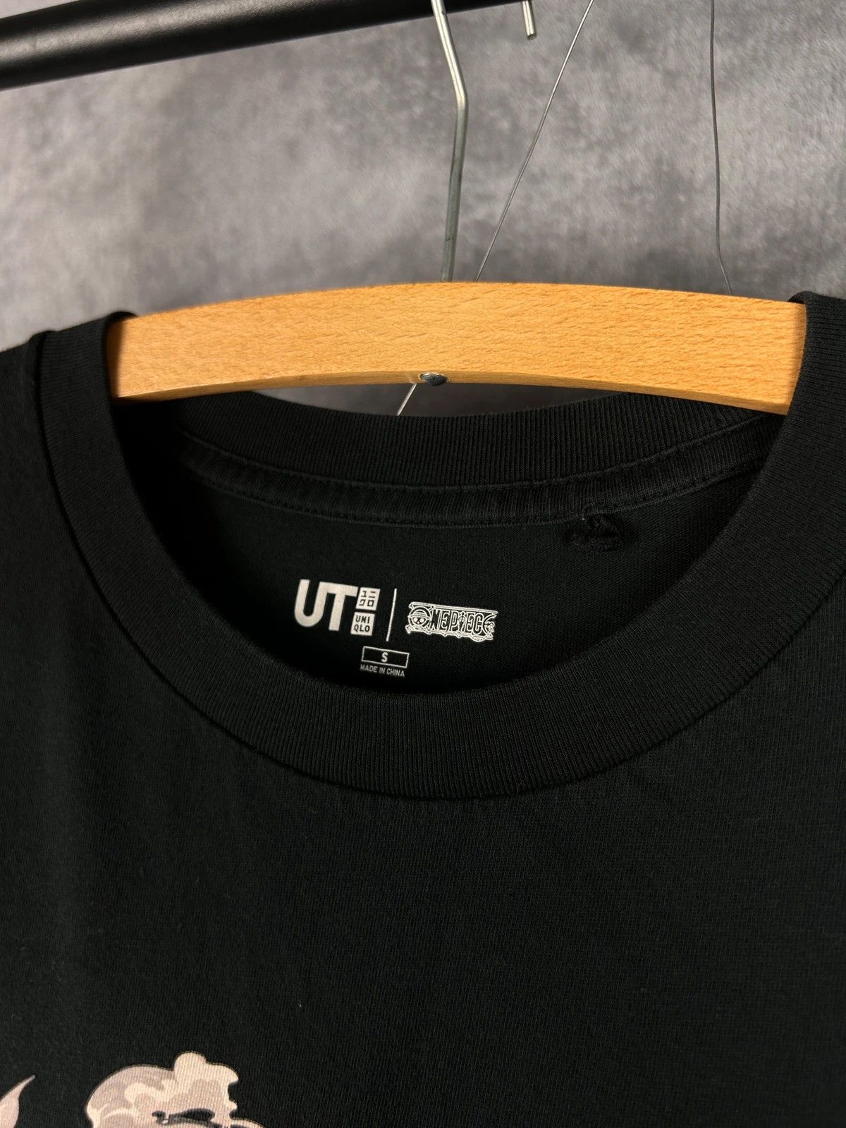 One Piece × Uniqlo One Piece x Uniqlo Monkey Luffy black tee anime big logo Size US S / EU 44-46 / 1 - 4 Thumbnail