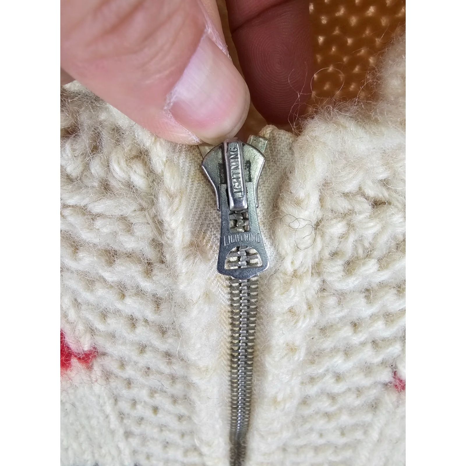 Vintage VINTAGE HORSE PATTERN COWICHAN LIGHTNING ZIPPER WOOL CARDIGAN SZ MEDIUM Sweater Mens Size US M / EU 48-50 / 2 - 6 Thumbnail