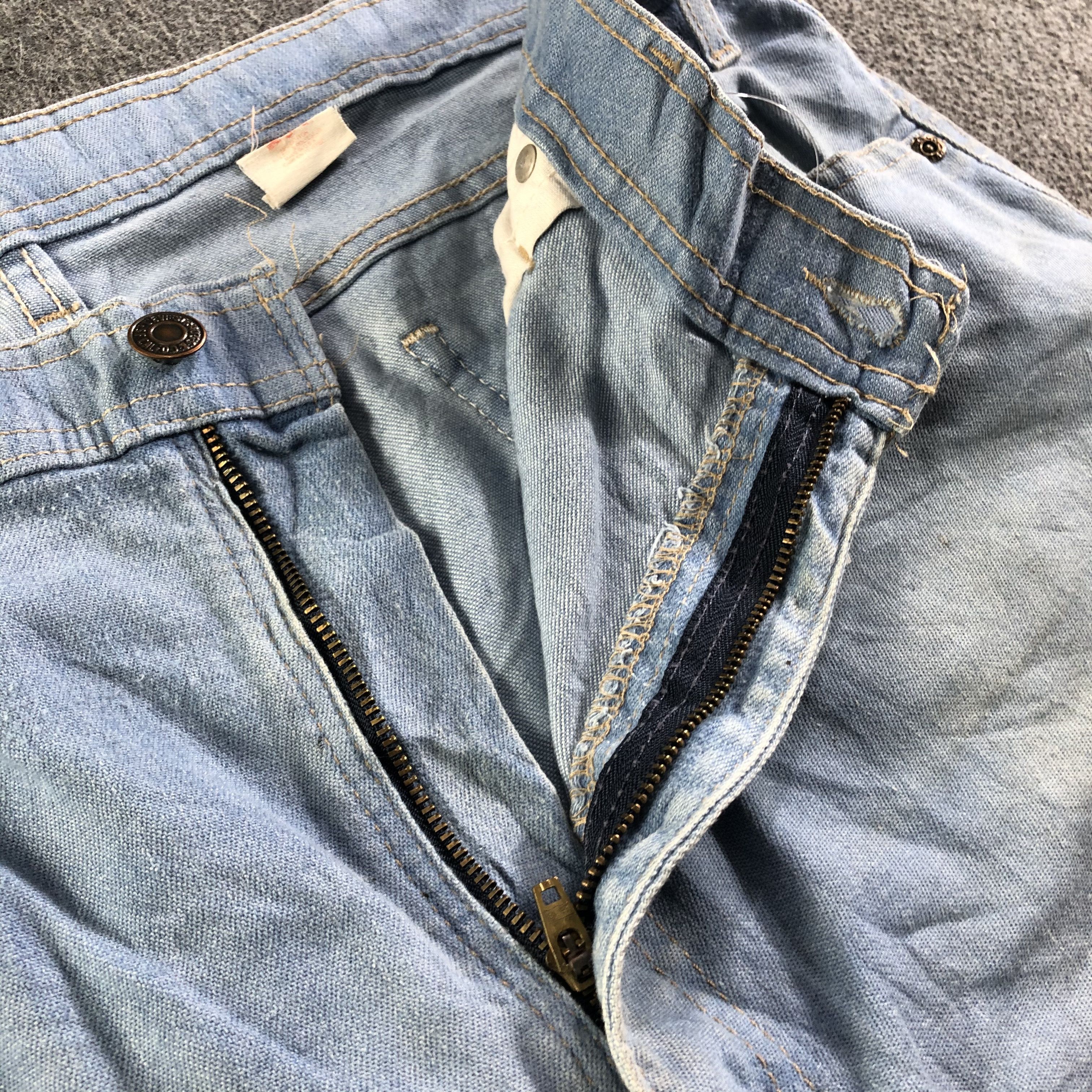 Levi's Vintage Blue Wash Levis Jeans-J4389 Size US 37 - 7 Thumbnail
