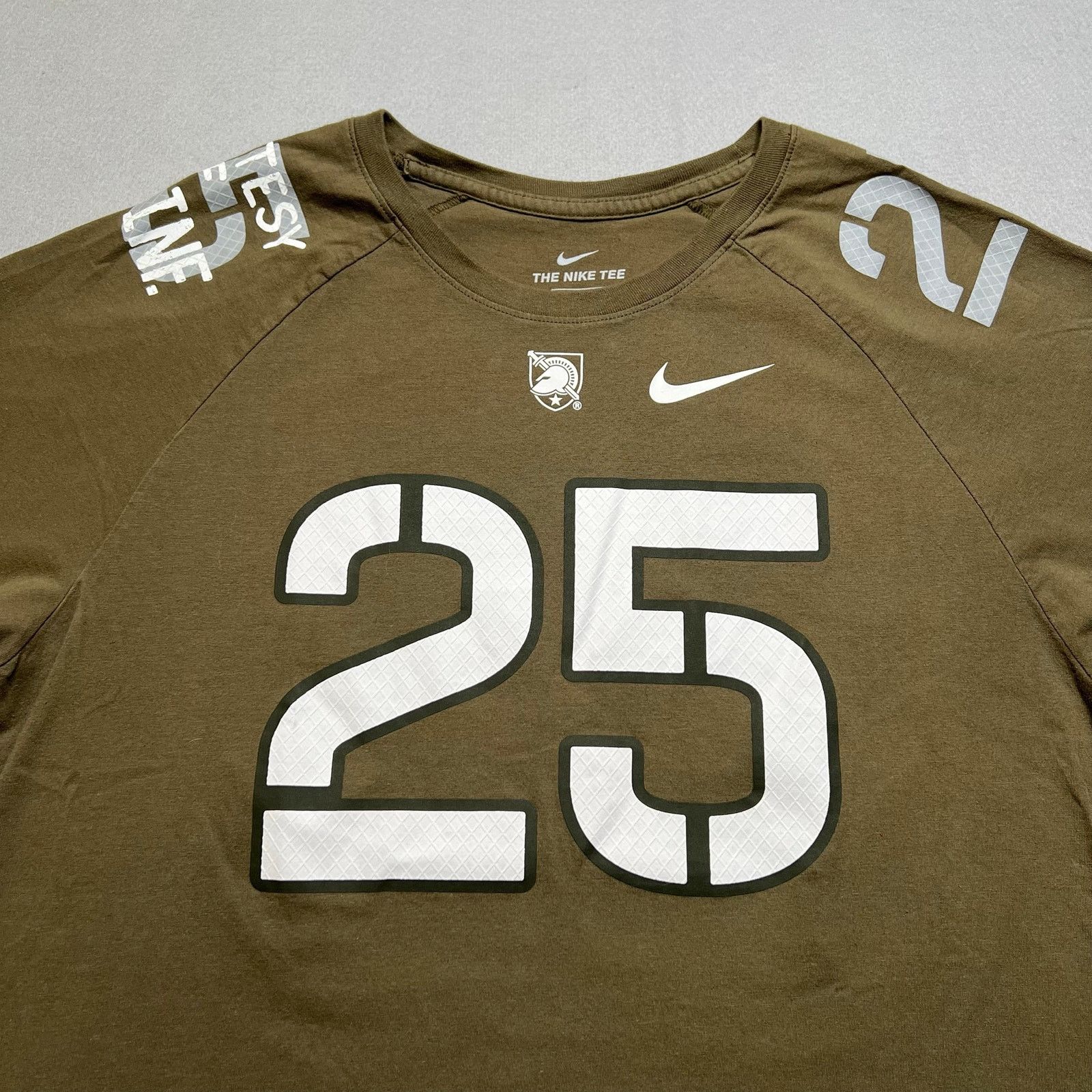 Nike Nike Army Football Army Black Knights Rivalry T Shirt L Size US L / EU 52-54 / 3 - 3 Thumbnail