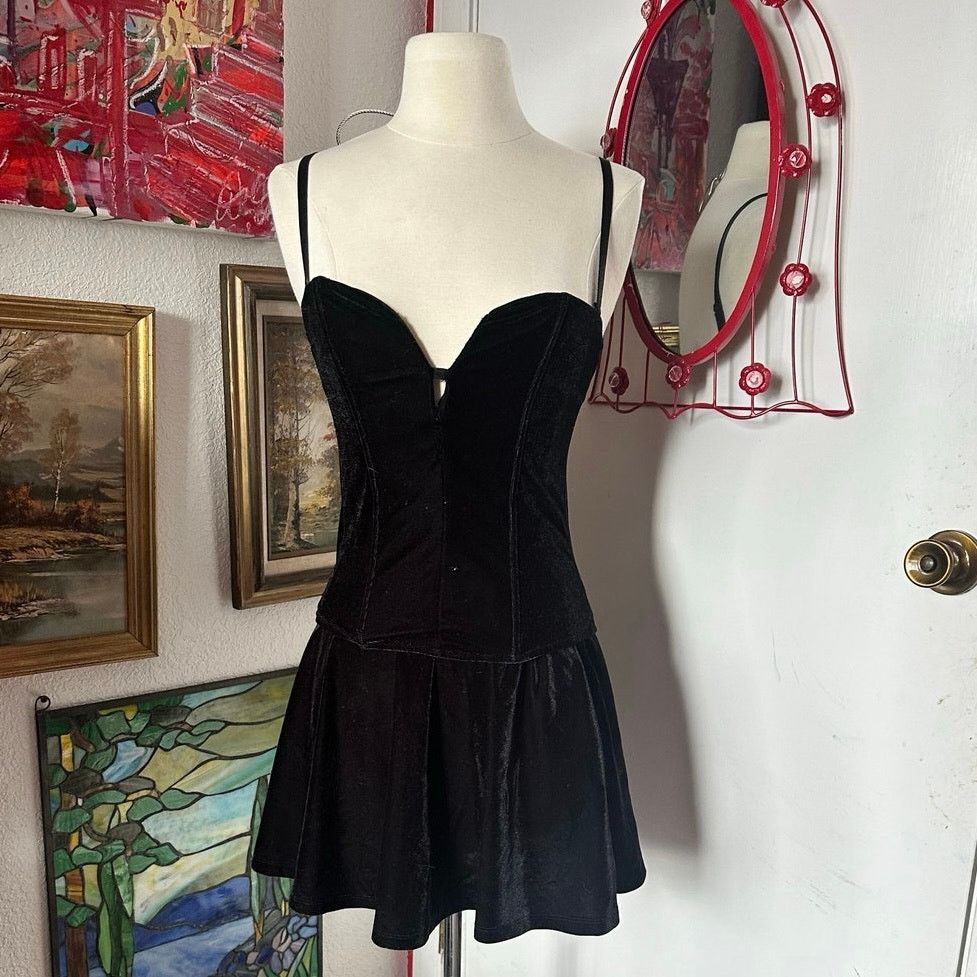 Other hot topic spirit halloween black velvet corset and skirt set Size 26" / US 2 / IT 38 - 1 Thumbnail