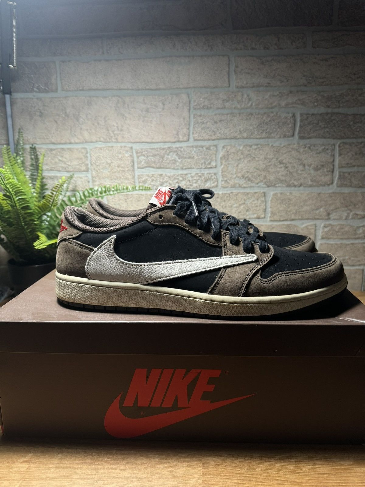 Nike × Travis Scott Jordan 1 Retro Low Mocha TRAVIS SCOTT Size US 12 / EU 45 - 4 Thumbnail