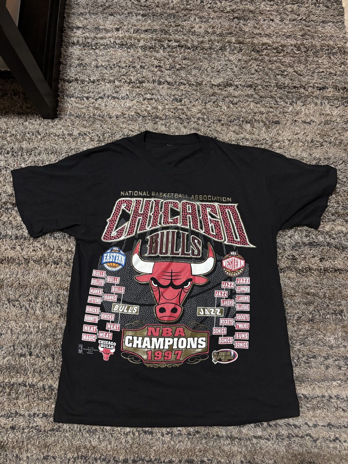 Vintage Vintage 1997 bulls championship tee Size US XXL / EU 58 / 5 - 1 Thumbnail