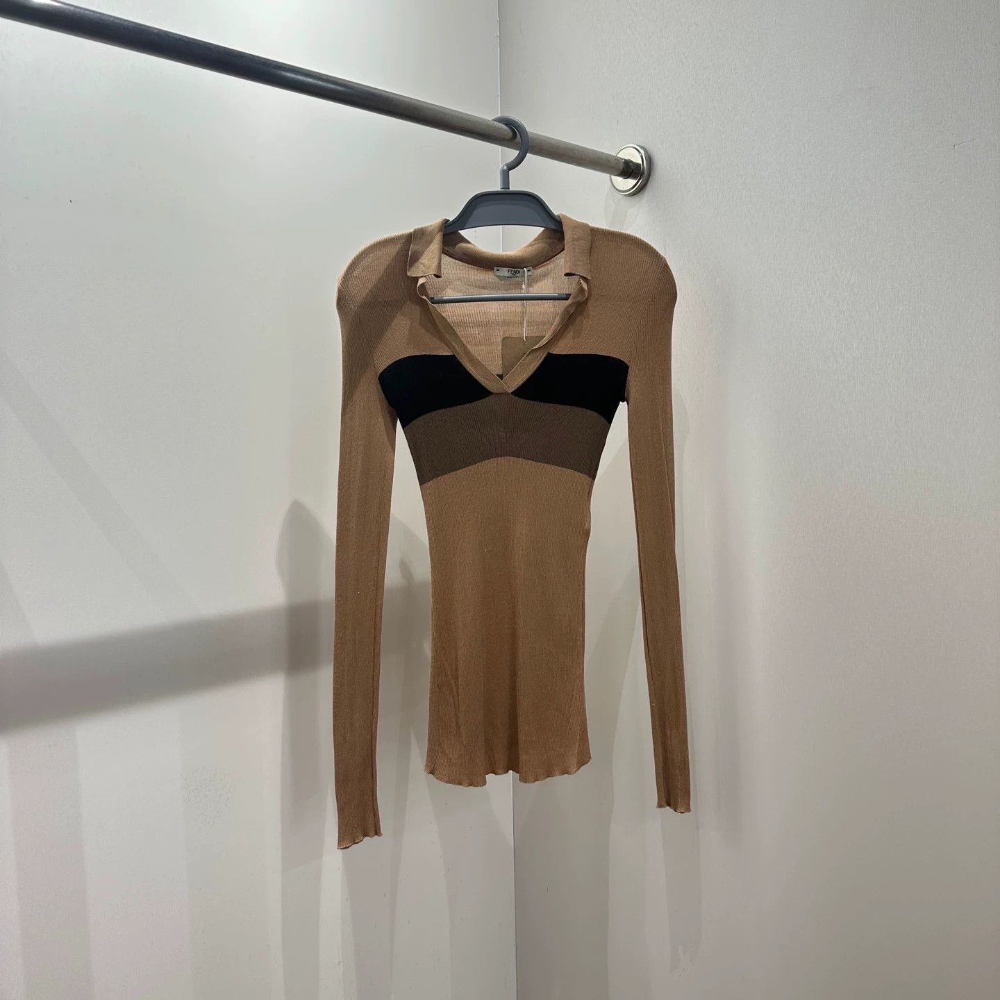 Fendi Fendi mar85 silk colorblock V-neck long sleeve 38 Size XS / US 0-2 / IT 36-38 - 1 Thumbnail