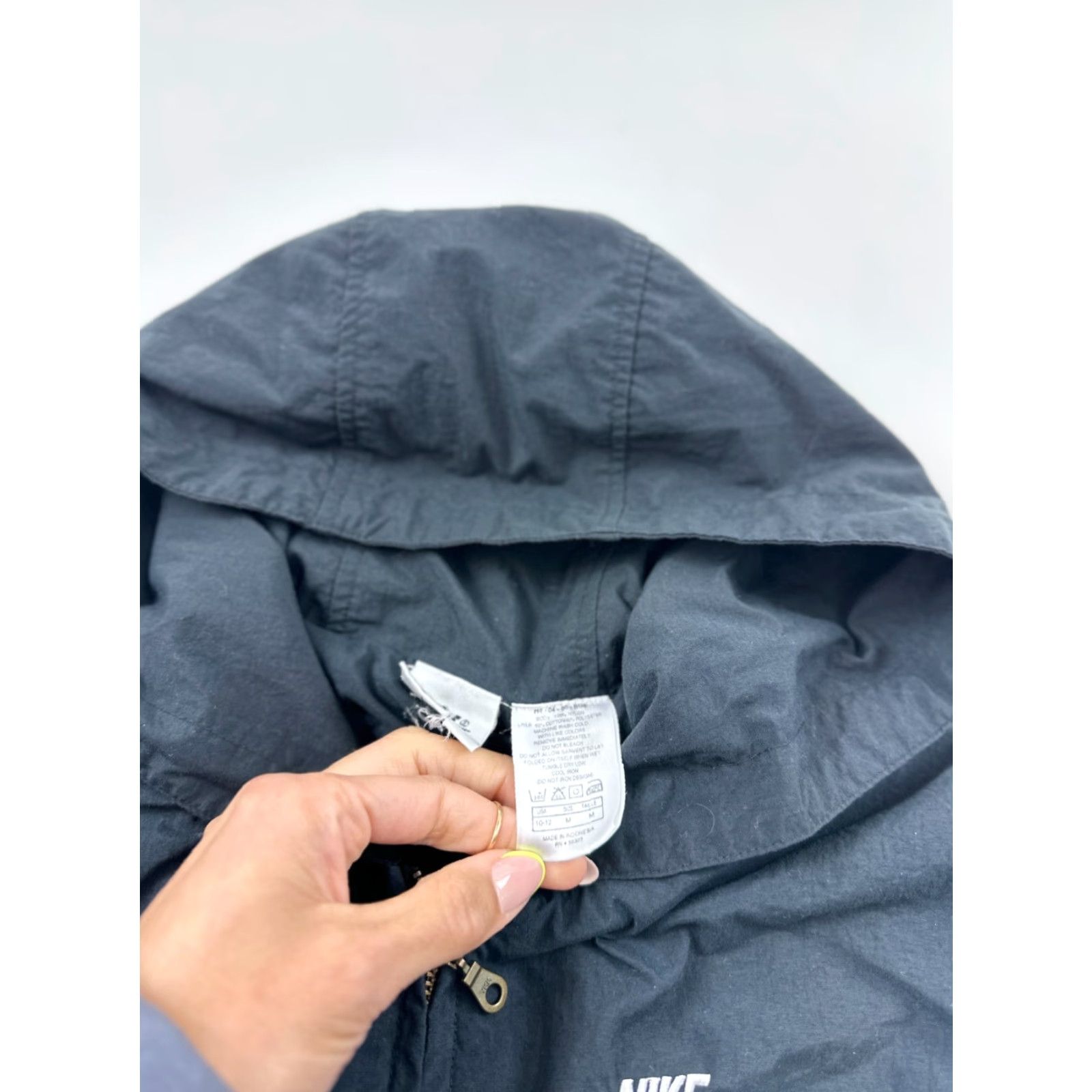 Nike VINTAGE Nike Jacket Womens Medium Black Nylon Hooded Full Zip 90s Modern Activewear Womens Size M / US 6-8 / IT 42-44 - 7 Thumbnail