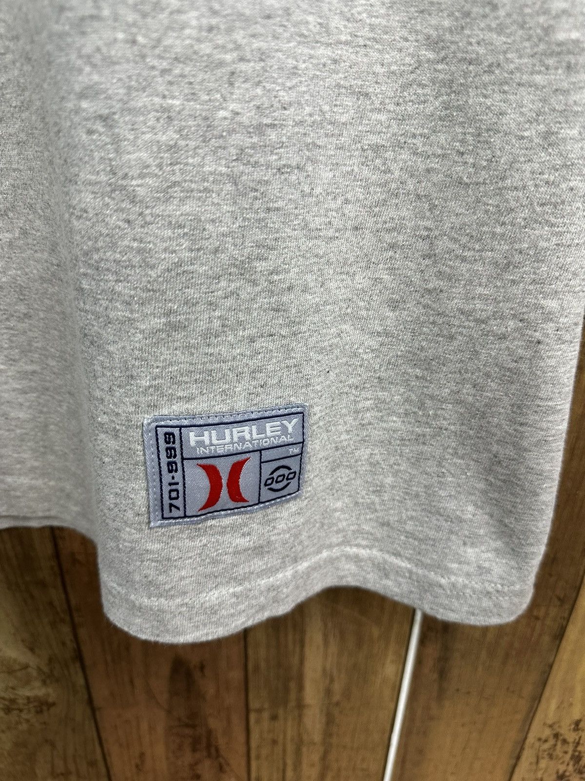 Hurley Vintage Surfboard Hurley Made In Usa Center Logo TShirt A532 Size US L / EU 52-54 / 3 - 6 Thumbnail