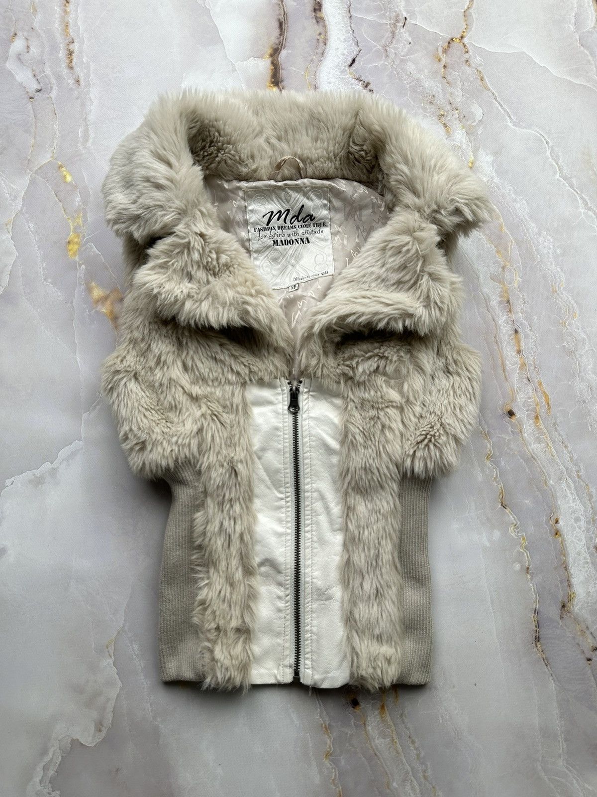 Japanese Brand Vintage Vest With Faux Fur Size XS / US 0-2 / IT 36-38 - 1 Thumbnail