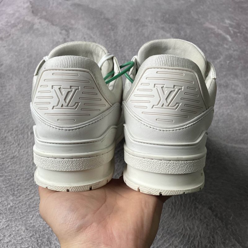 Louis Vuitton Louis Vuitton Classic Trainer Sneakers - Size US 8.5 / EU 41-42 - 3 Thumbnail