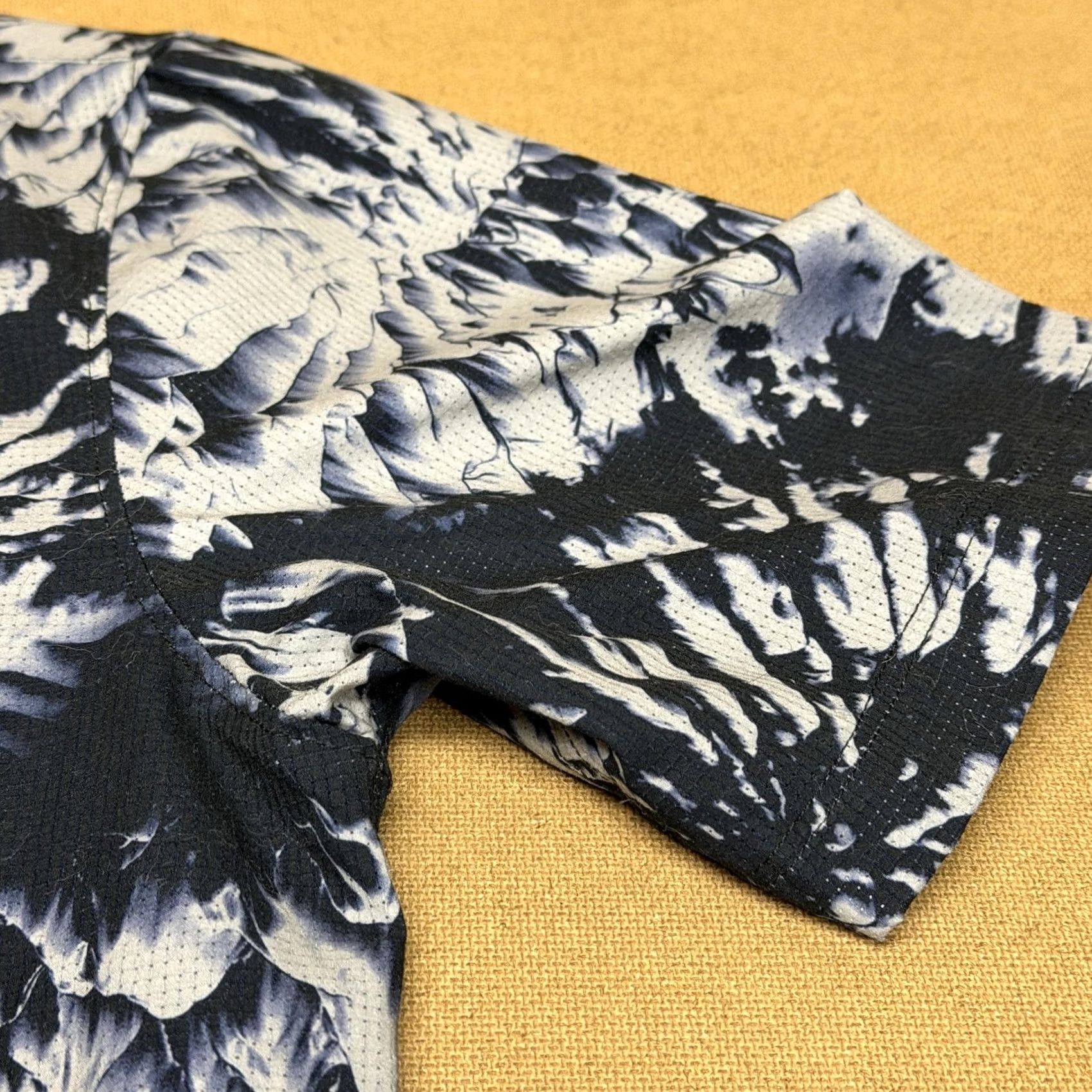Oakley Oakley Shirt Mens XL Blue Tie Dye Print Button Up Recycled Polyester Casual Size US XL / EU 56 / 4 - 4 Thumbnail