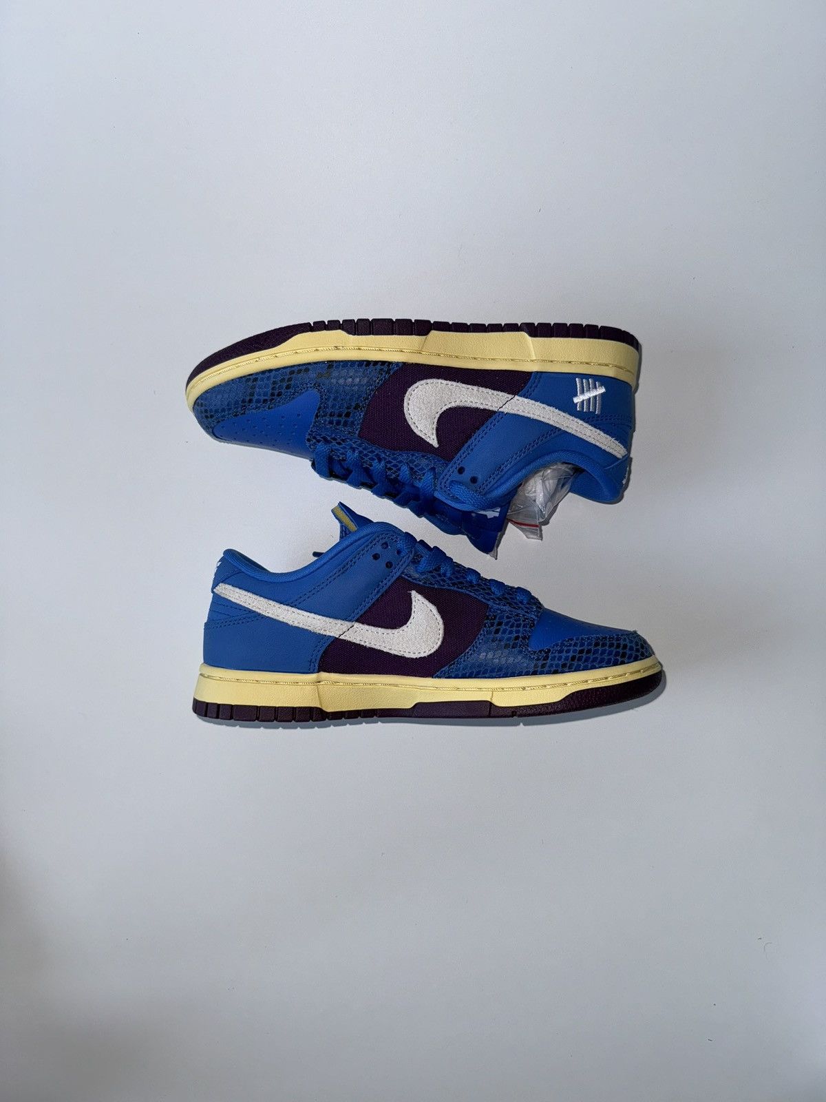 Nike × Undefeated Nike Dunk Low x Undefeated 5 On It Size US 5 / EU 37 - 3 Thumbnail