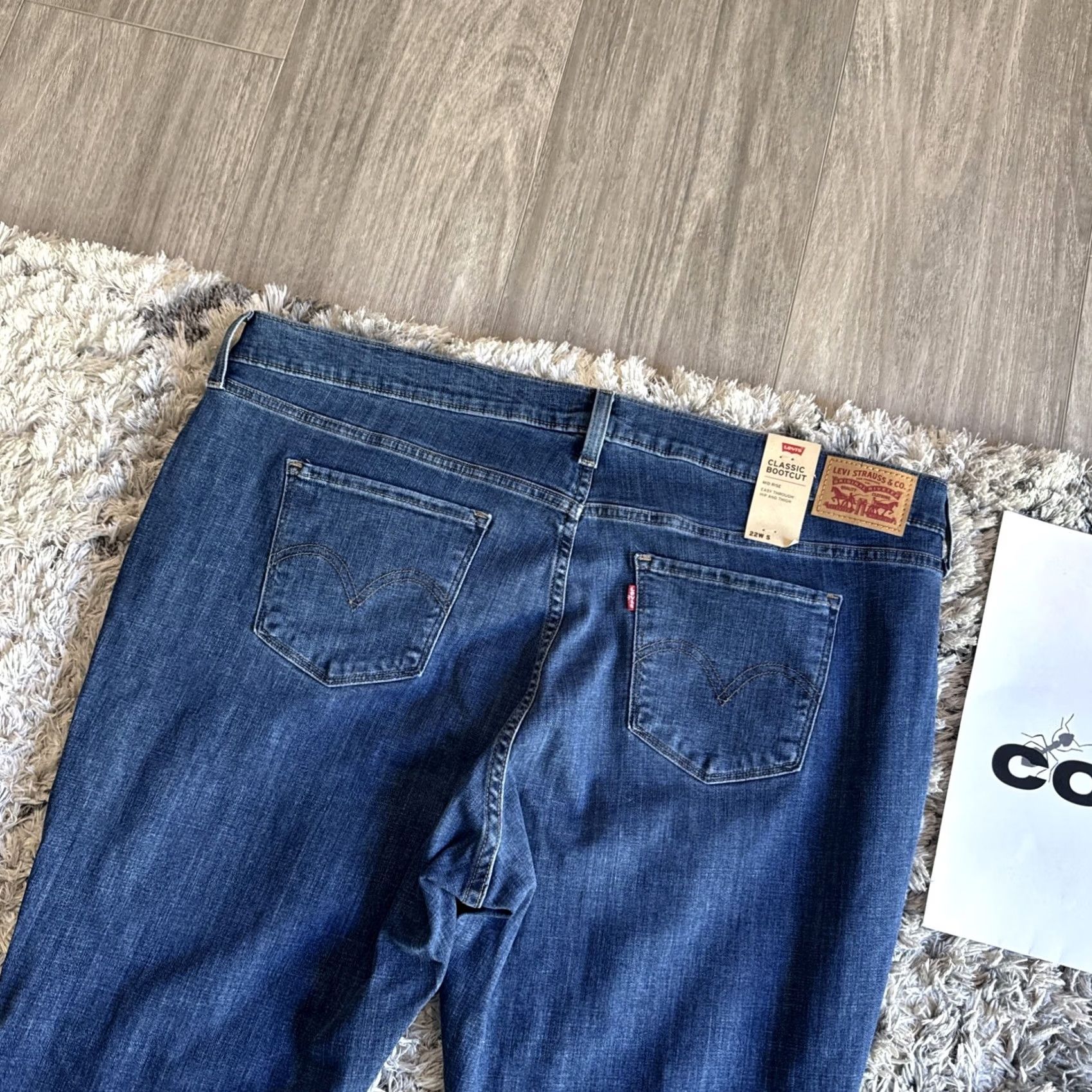 Levi's BNWT Levi’s Classic Bootcut Jeans Blue Denim Stretch Womens 22W 42x29 Regular Bootcut Womens Jeans Brand New with Tags Y2K Vintage Style 22W Womens Size 40" / US 18 - 2 Thumbnail