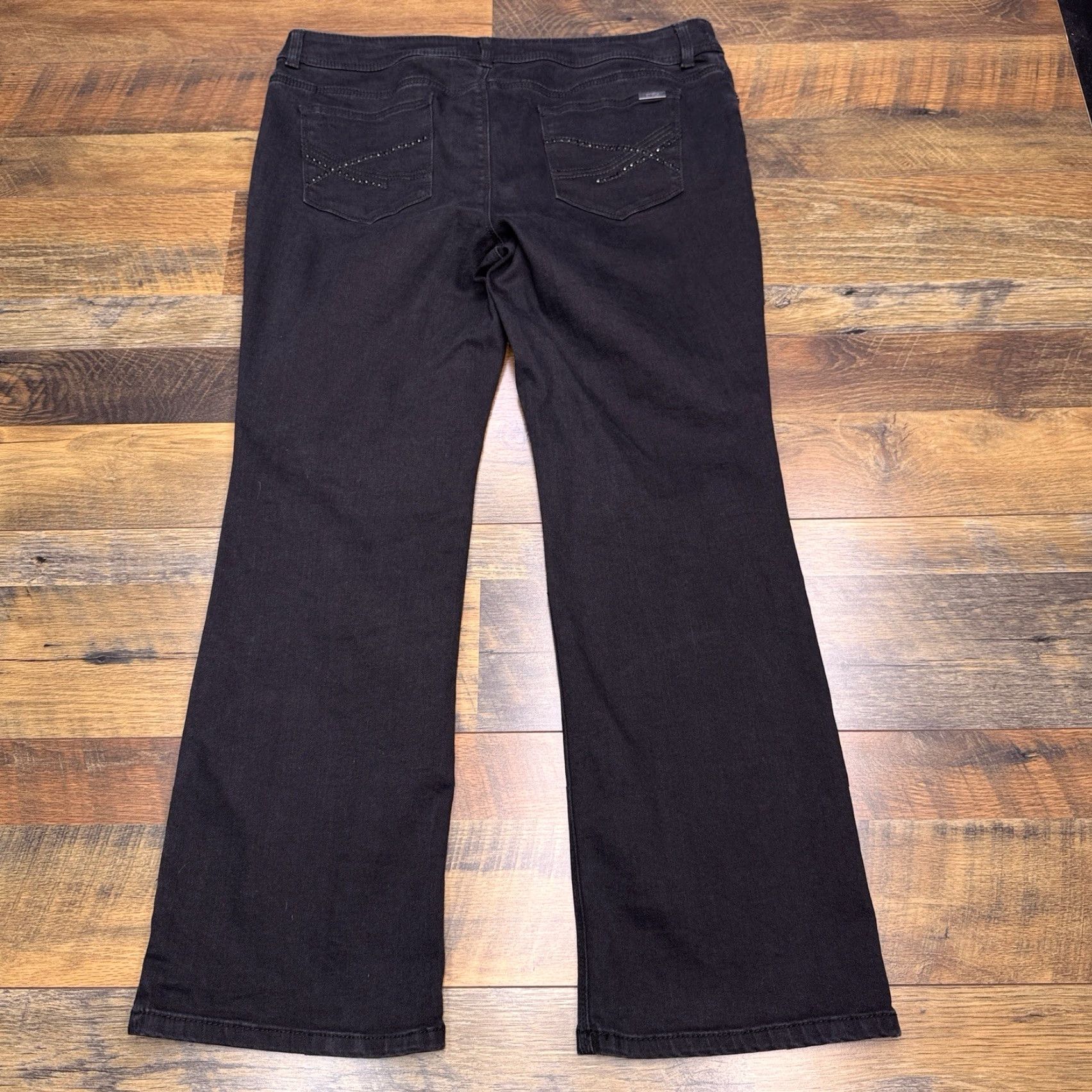 Vintage Chicos Slimming Bootcut Jeans Womens 2.5 Short Black Denim Jeans Slimming Rise Mid 8.5-10.5 5-Pocket City Logo Button Zip Womens Size 26" / US 2 / IT 38 - 3 Thumbnail
