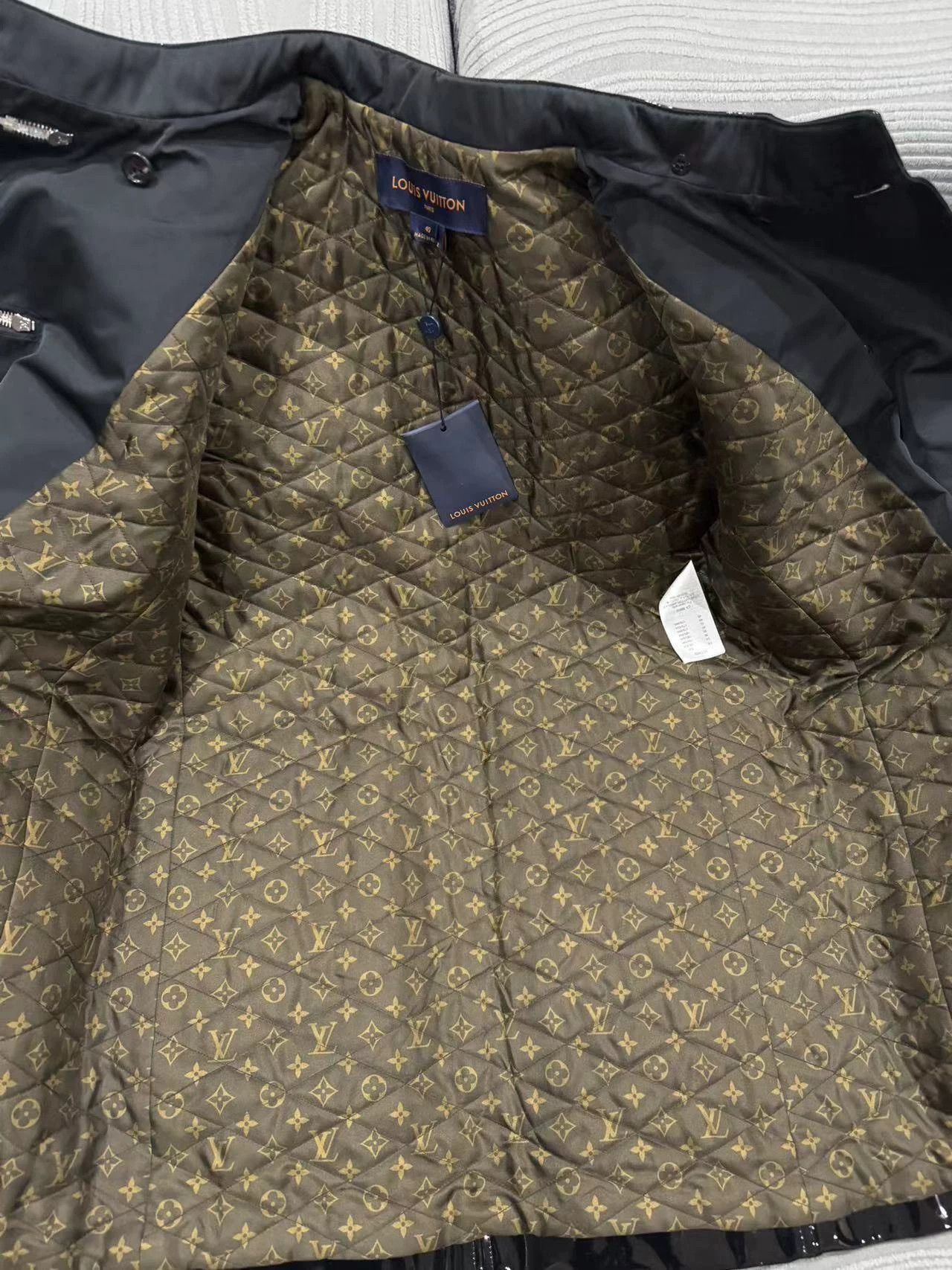 Louis Vuitton LV Show Patent Leather Coat w/ Monogram Lining NWT Size M / US 6-8 / IT 42-44 - 2 Thumbnail