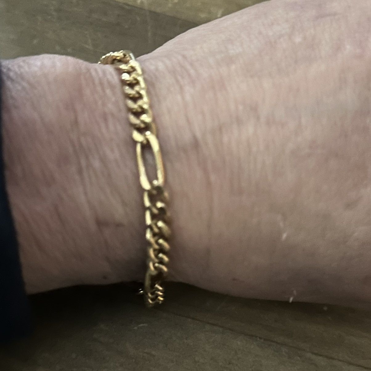 Vintage Vintage gold tone figaro chain bracelet Size ONE SIZE - 2 Thumbnail