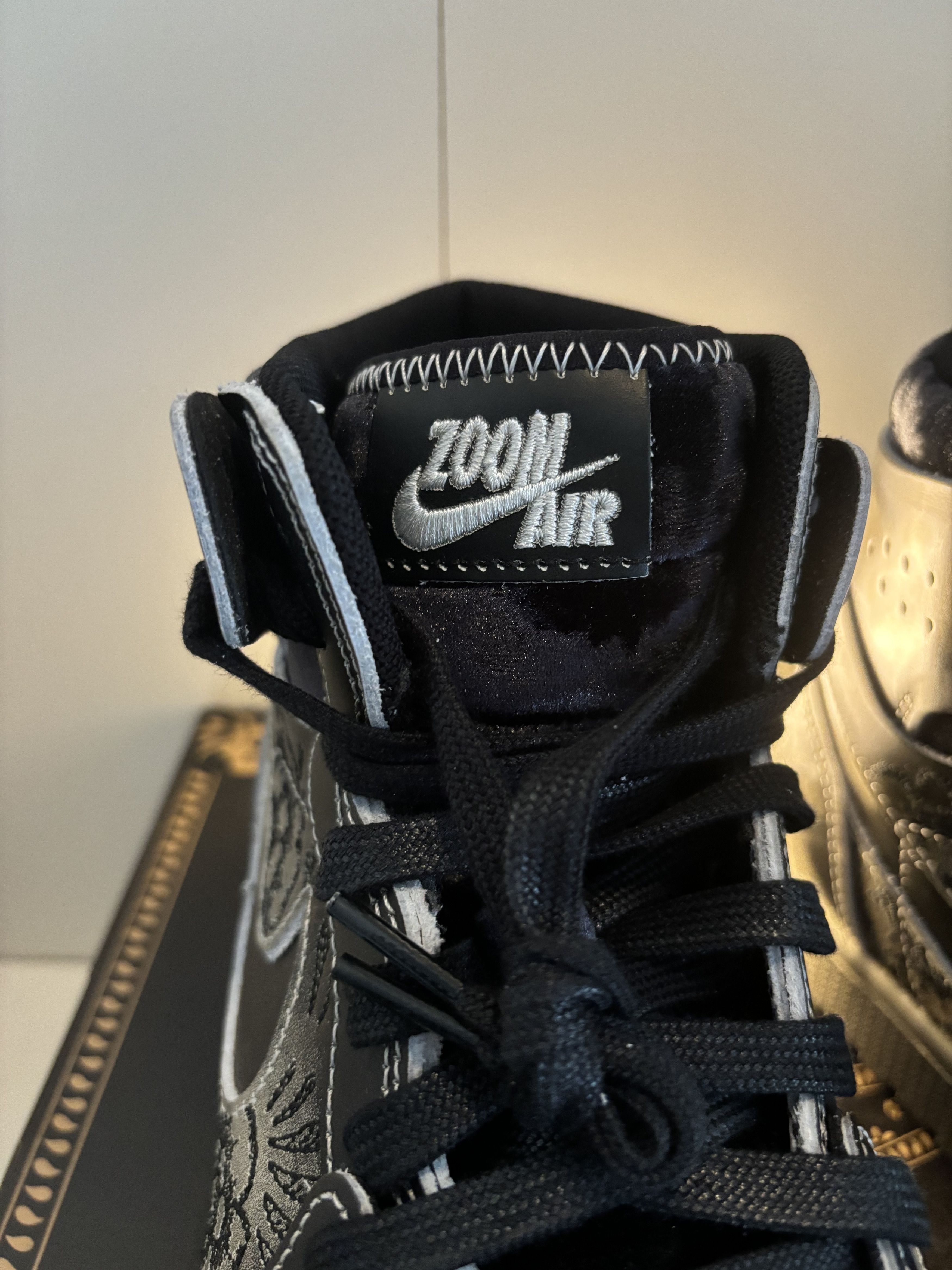 Nike Jordan 1 High Zoom Air CMFT Dia De Muertos Size US 10.5 / EU 43-44 - 3 Thumbnail