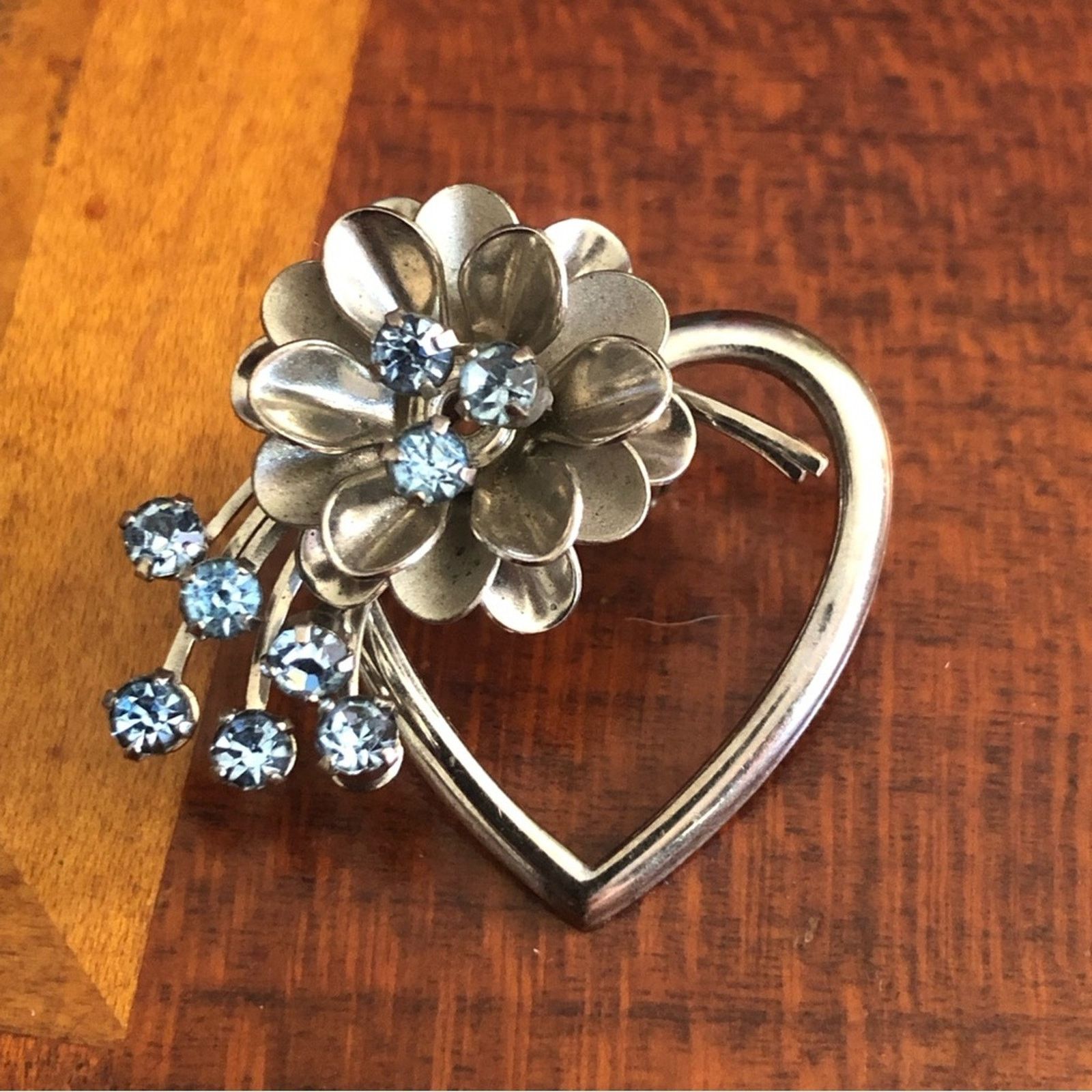 Vintage Vintage silver plated floral design blue stone brooch pin Size ONE SIZE - 1 Thumbnail