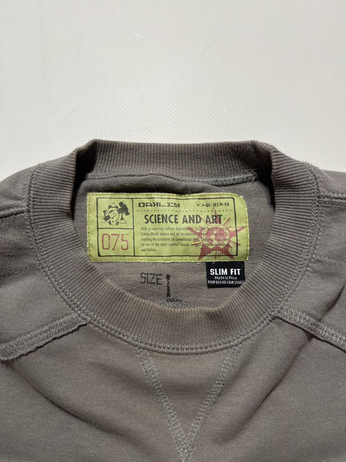 Oakley Vintage Oakley 2000’s khaki longsleeve Y2K military style Size US L / EU 52-54 / 3 - 3 Thumbnail
