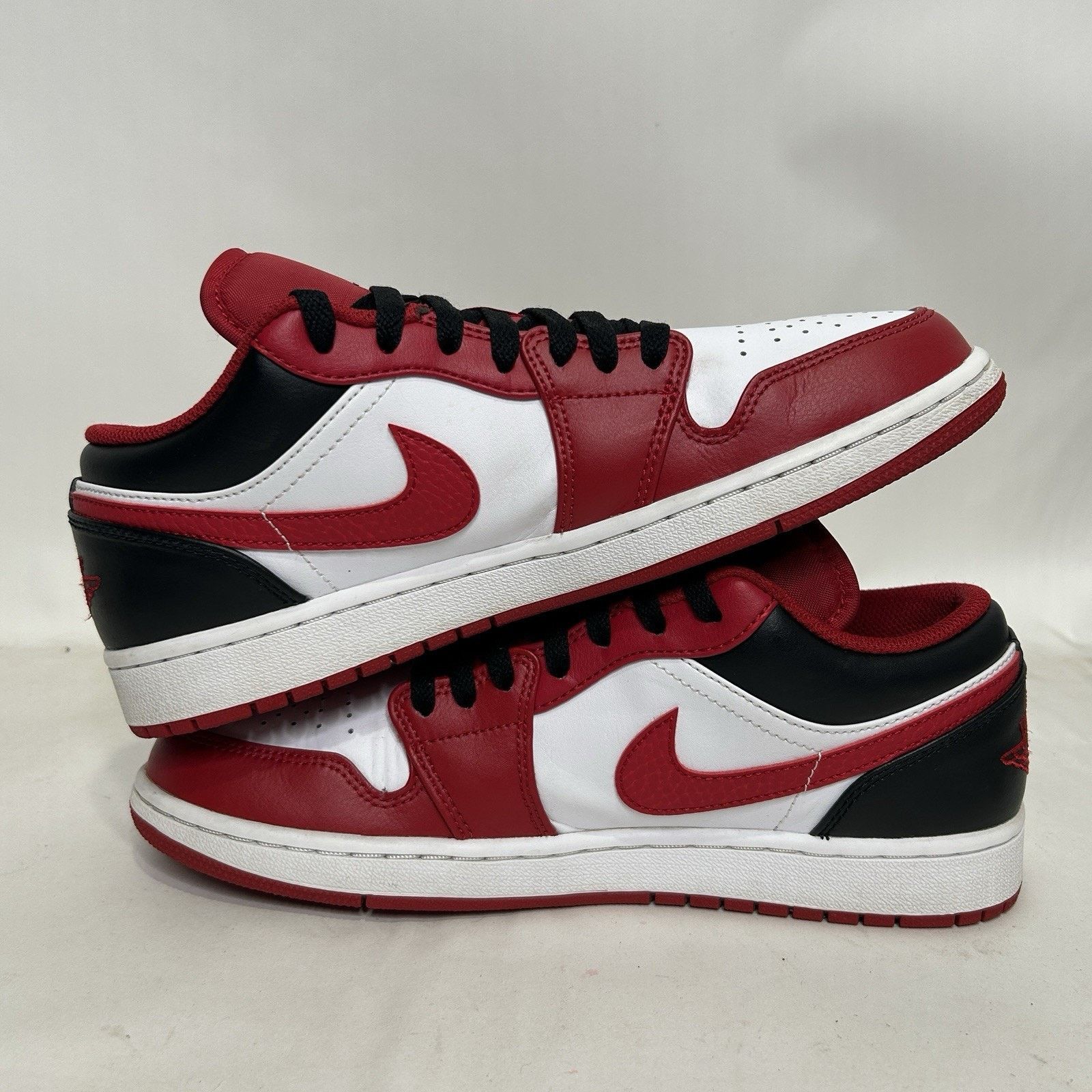 Jordan Brand Nike Air Jordan 1 Low Retro “Reverse Black Toe” Size US 9.5 / EU 42-43 - 3 Thumbnail