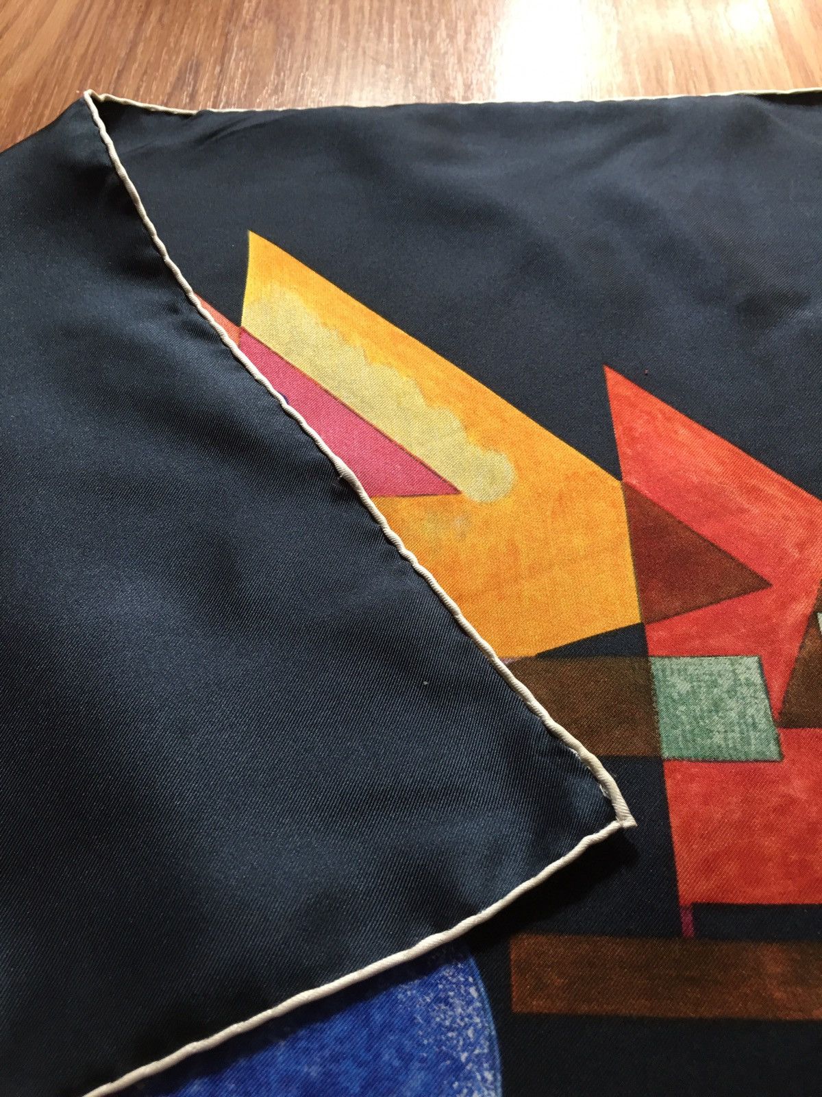 Vintage Spitzen Im Bogen Wassily Kandinsky Silk Scarf 1982 Vintage Size ONE SIZE - 9 Thumbnail
