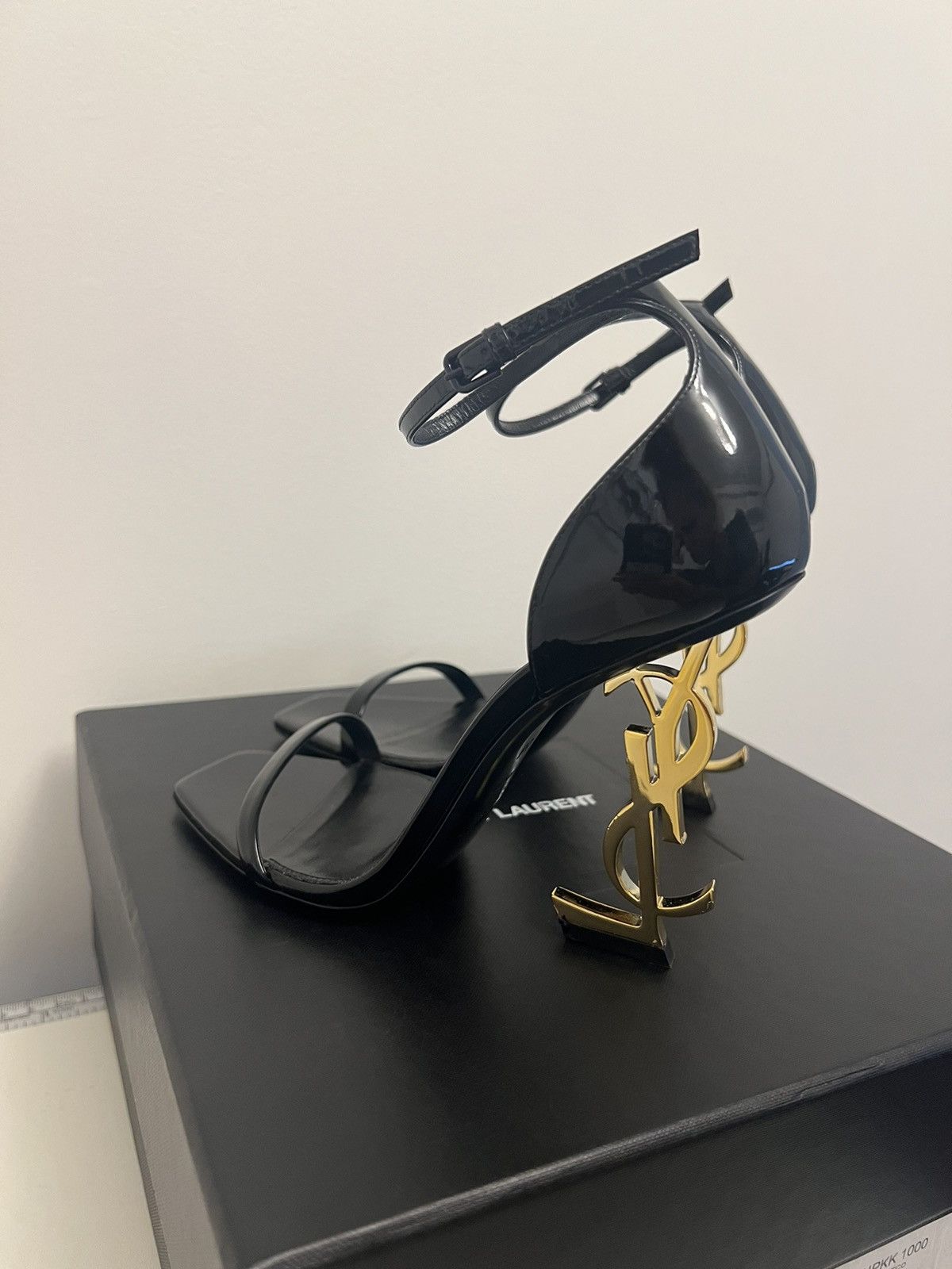 Yves Saint Laurent YSL Pumps- Vernice Chiffon/Oro Antico Size US 6 / IT 36 - 3 Thumbnail